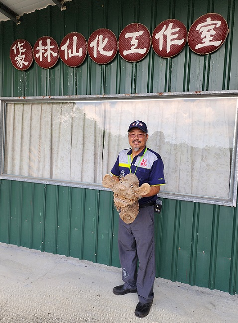 「台南奇人帶路」系列報導27-龍崎草地博士林仙化，竹藝編雕寫畫功力深，用四句聯帶導覽，發揚鄉土文化