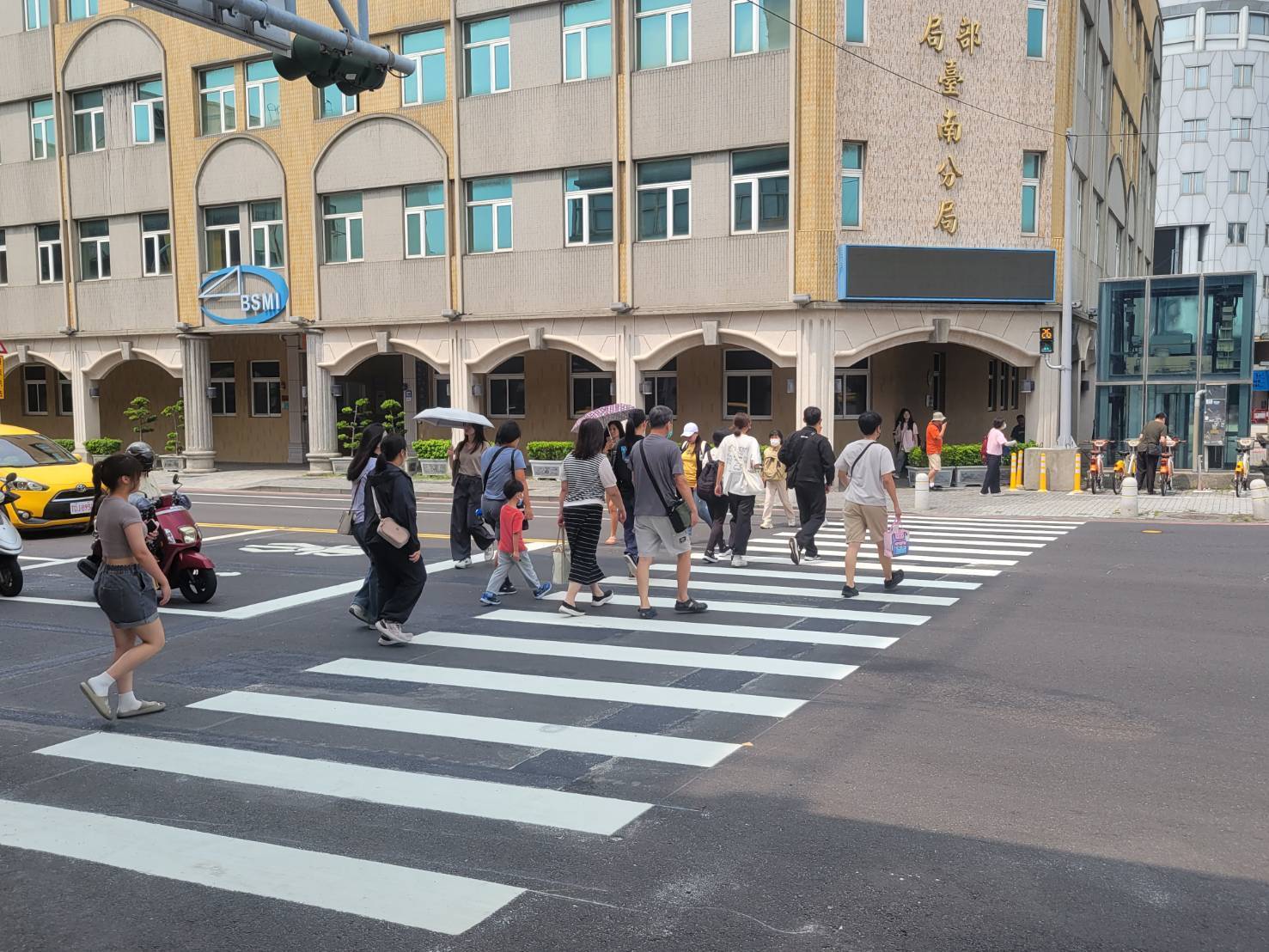 台南火車站北門路完成行穿線與行人號誌設置