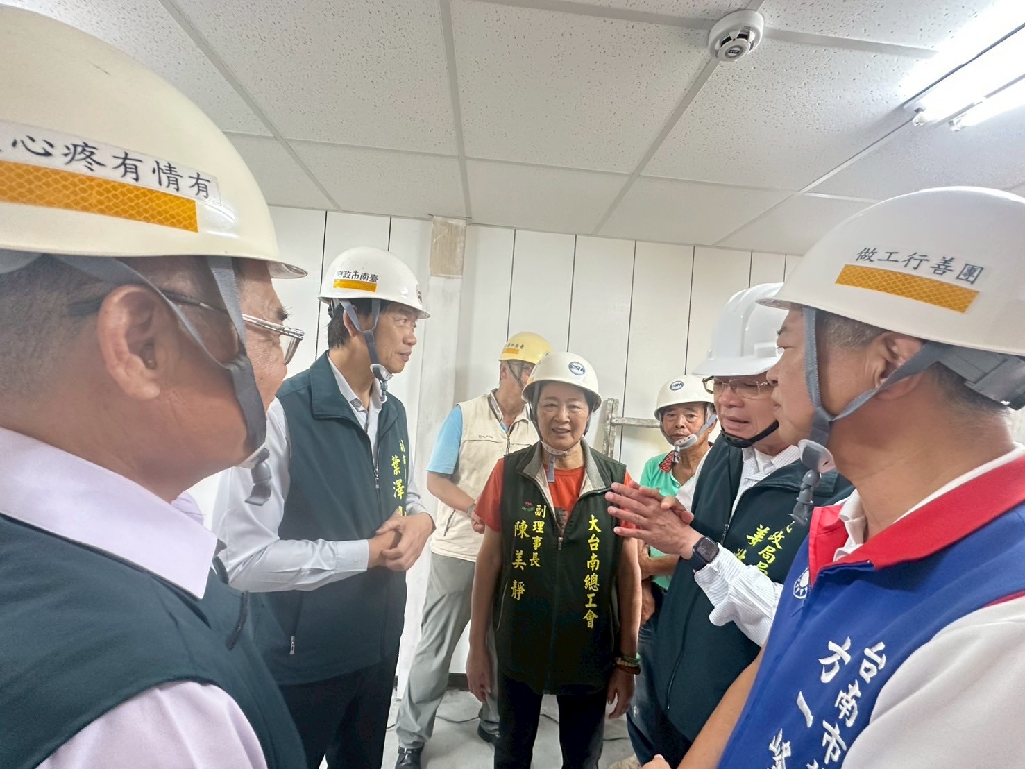 台南風災受災戶獲暖心協助！黃偉哲夫人、葉副市長親訪慰問修繕家園