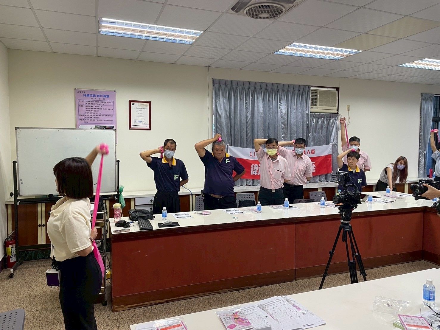 交通局辦理「衛教諮詢講座及拍攝彈力帶健康操影片」 提升公車駕駛健康