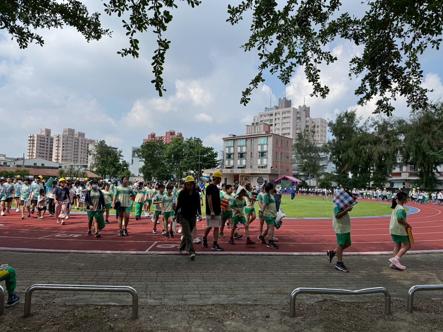 臺南市教育局結合跨域資源辦理國家防災日 以地震疏散為演練主題進行校園示範演練
