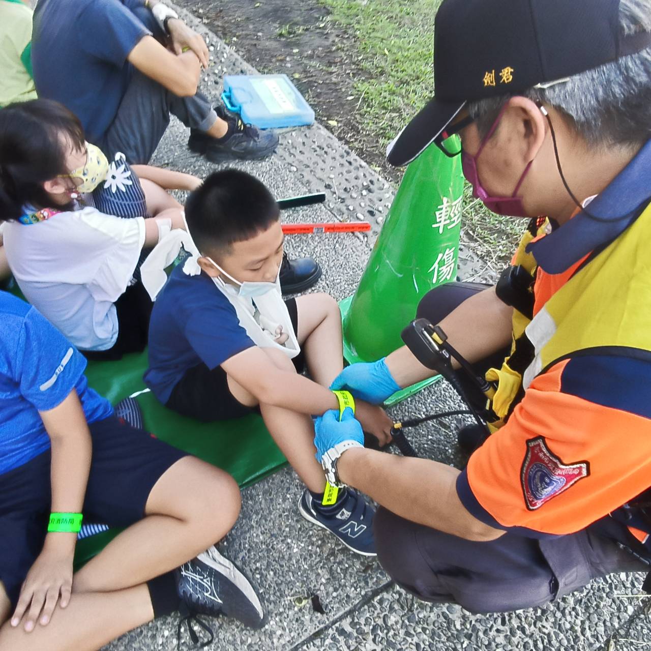 臺南市教育局結合跨域資源辦理國家防災日 以地震疏散為演練主題進行校園示範演練