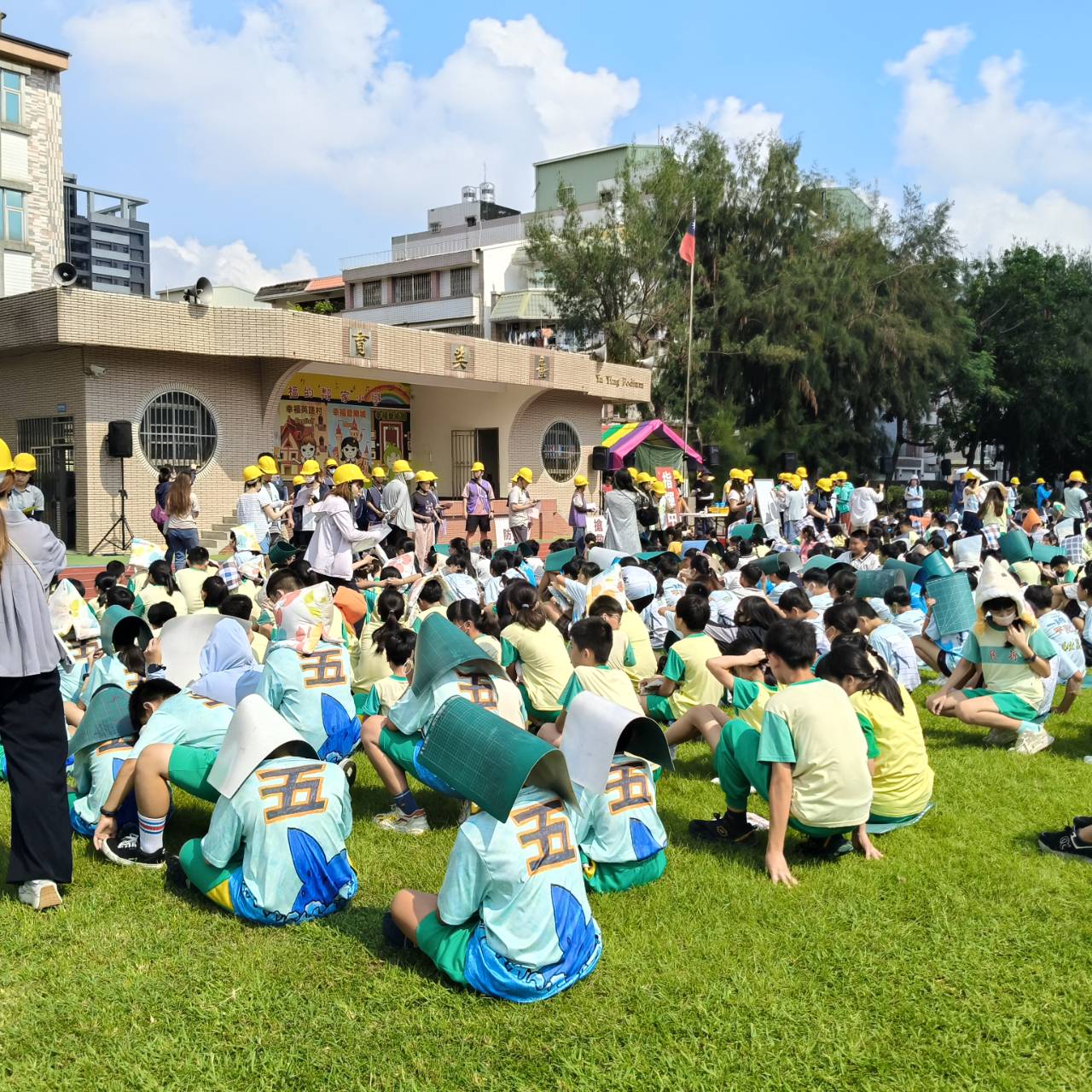 臺南市教育局結合跨域資源辦理國家防災日 以地震疏散為演練主題進行校園示範演練