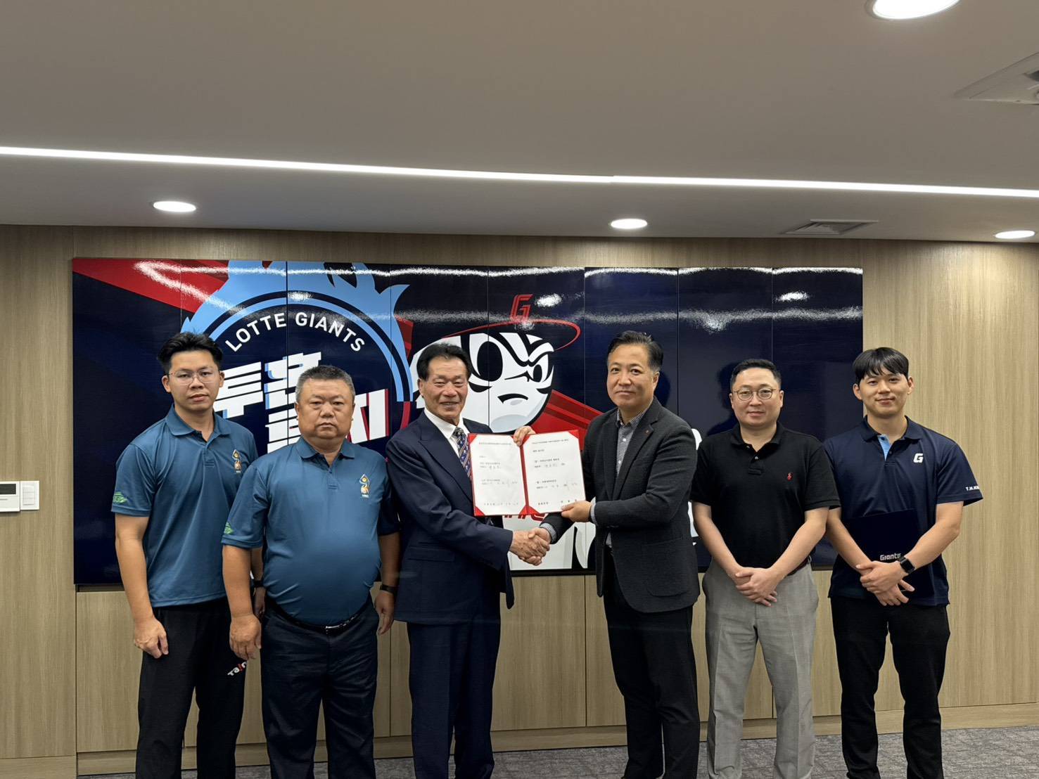 臺南推動臺韓棒球交流　與樂天球團簽訂亞太棒球訓練中心合作