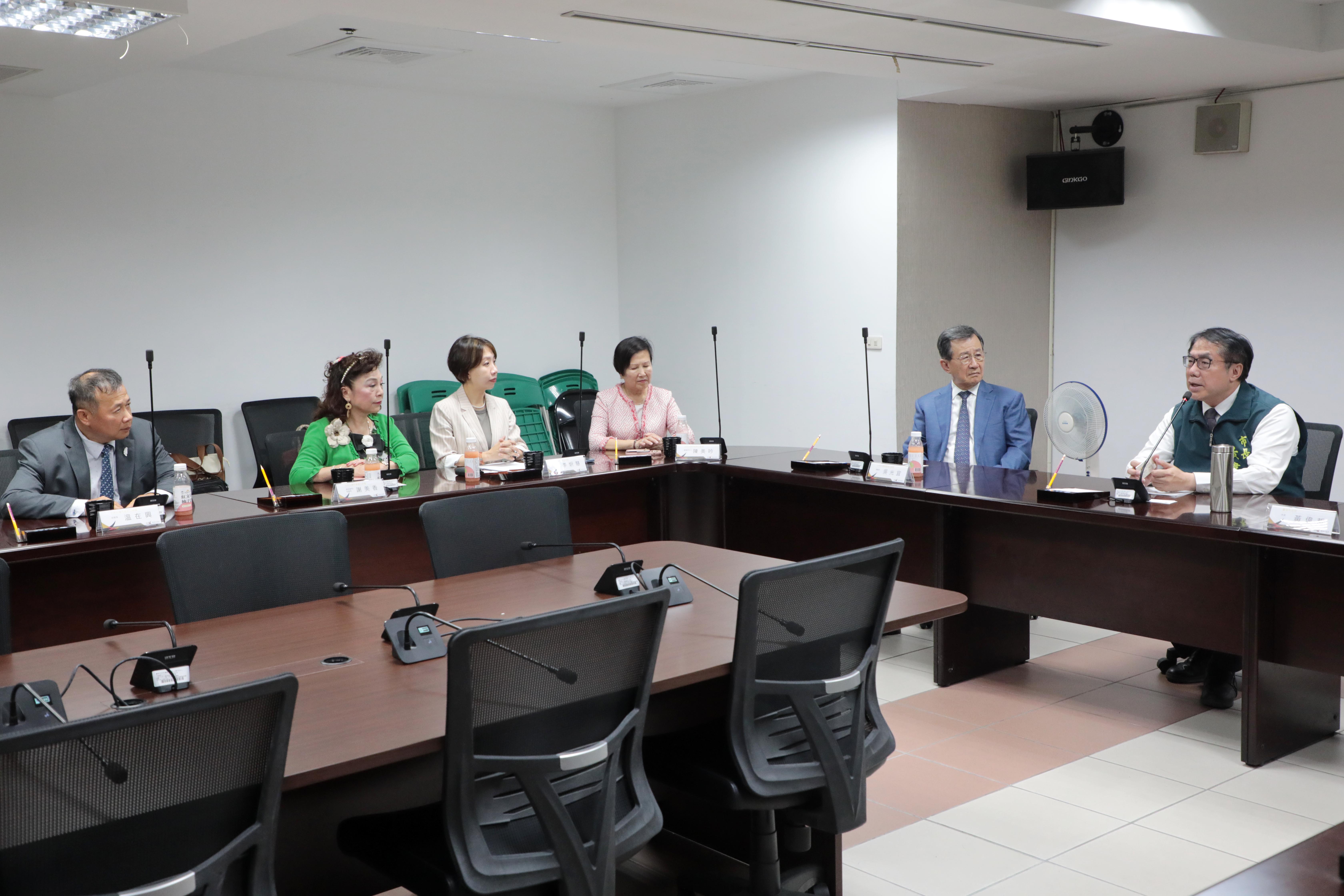 黃偉哲感謝世界台灣商會聯合總會捐贈660萬 協助風災災民重建家園