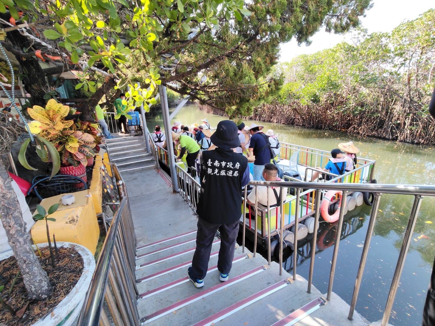 台南安平遊憩管筏：強制穿救生衣，市府嚴格稽查守護遊客安全