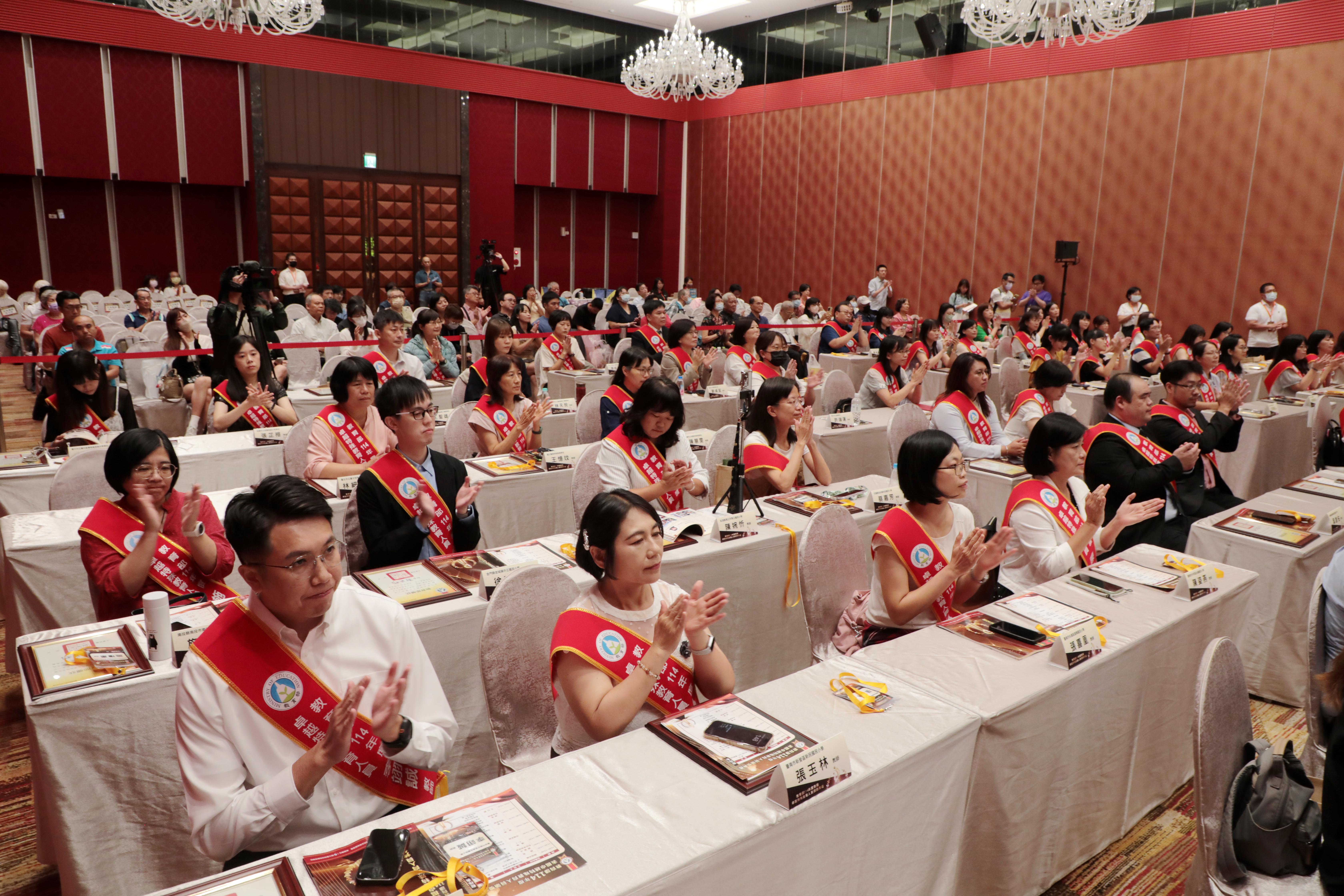 南市6名教師獲選教育部卓越特殊教育人員  黃偉哲向教育工作者致敬