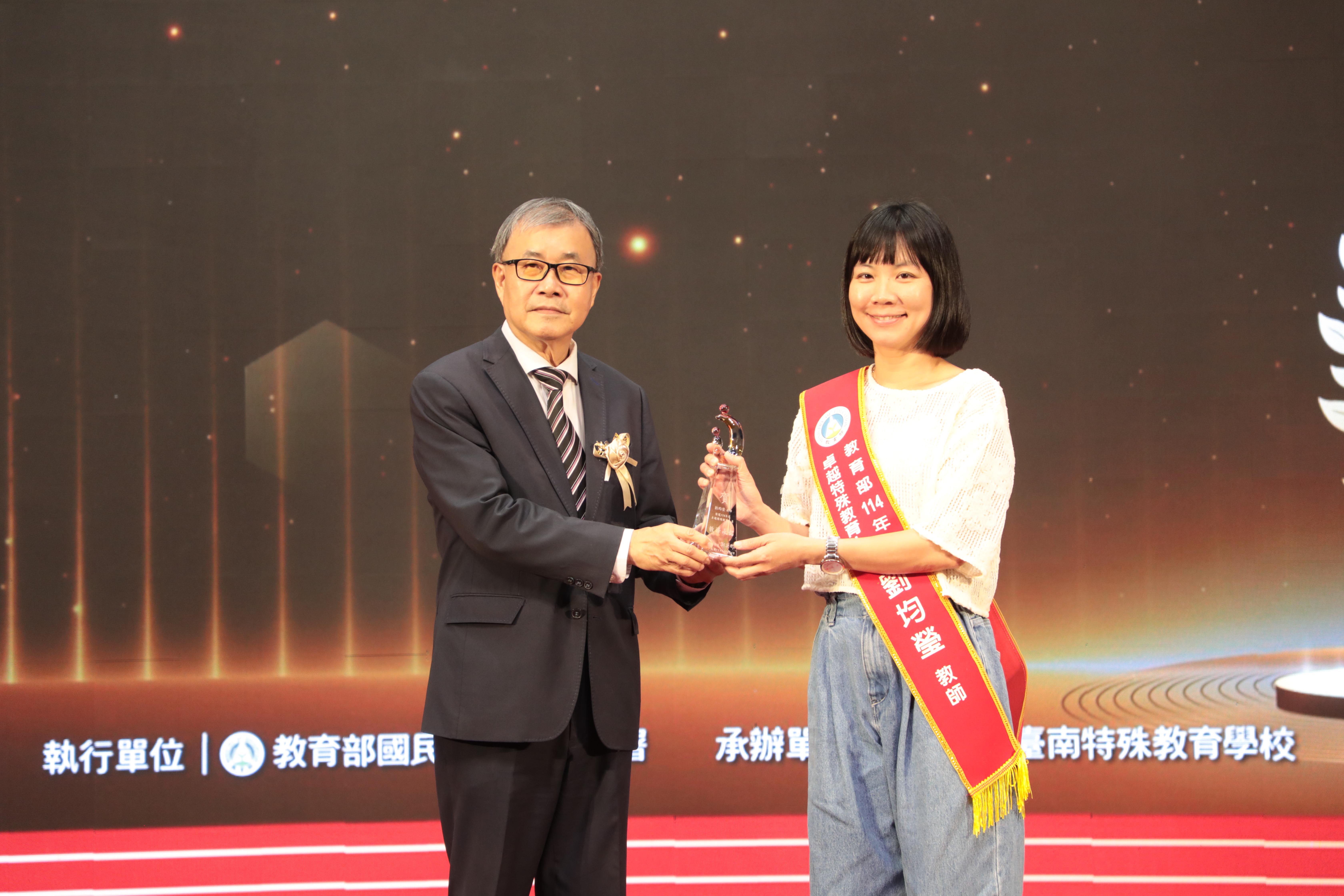 南市6名教師獲選教育部卓越特殊教育人員  黃偉哲向教育工作者致敬