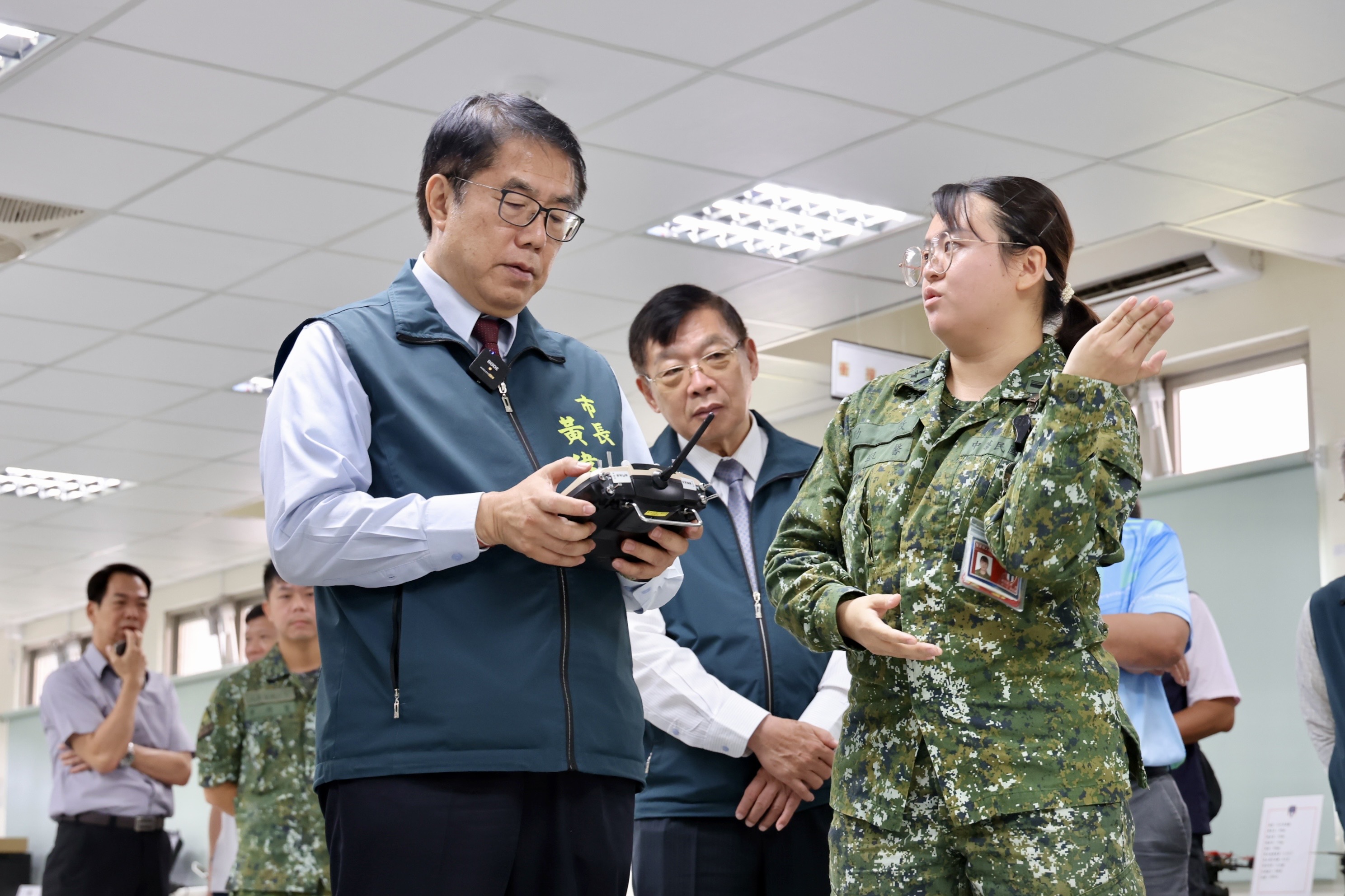 黃偉哲赴白河訪陸軍無人機訓練中心 盼強化雙方合作共創安全城市