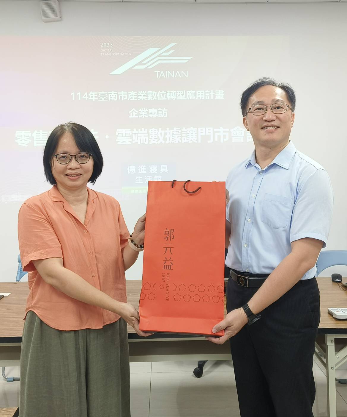 台南零售業數位轉型成功案例：億進寢具示範數據驅動通路模式