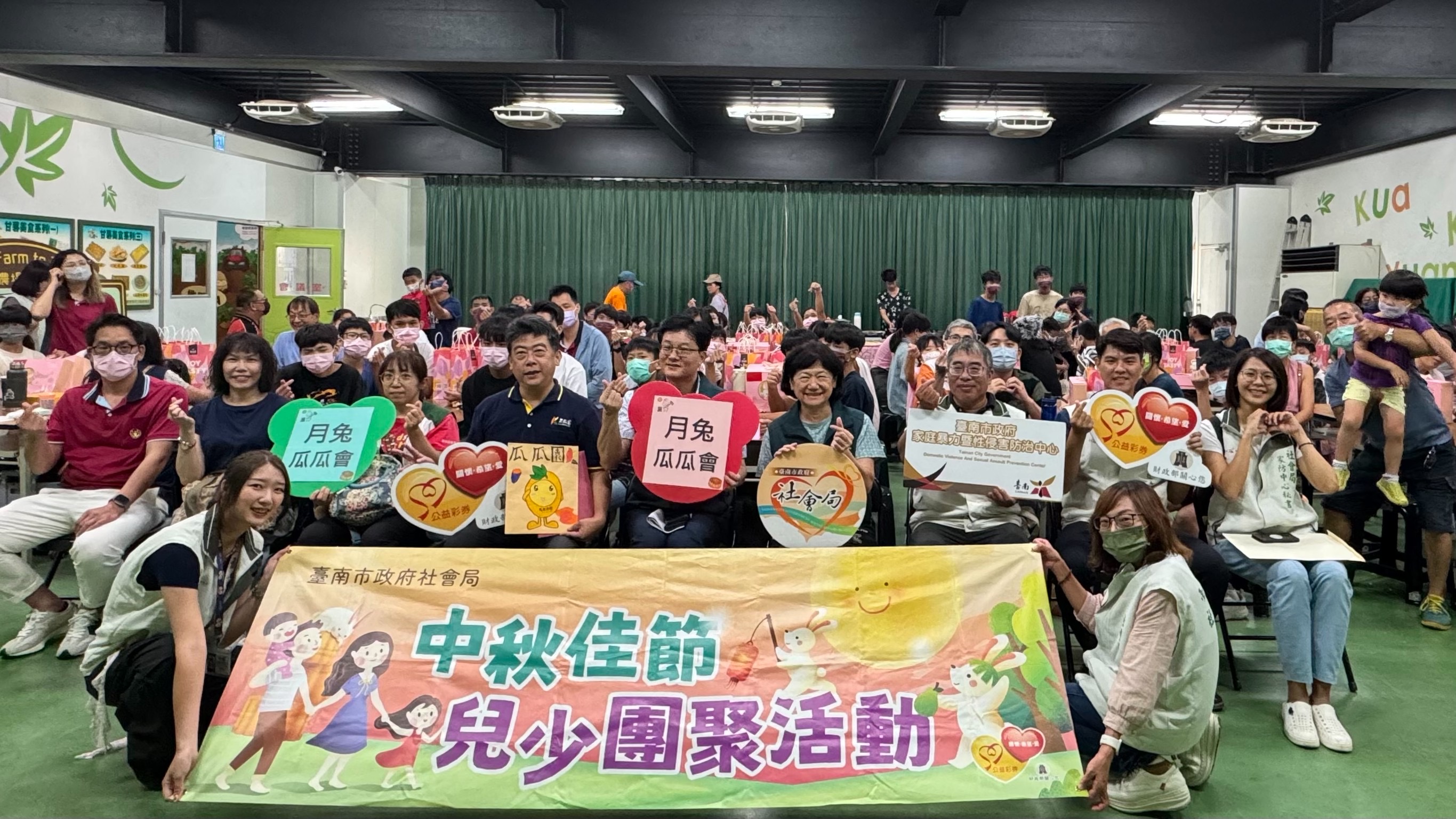南市社會局陪伴監護兒少提前過中秋　共聚瓜瓜園體驗食農文化