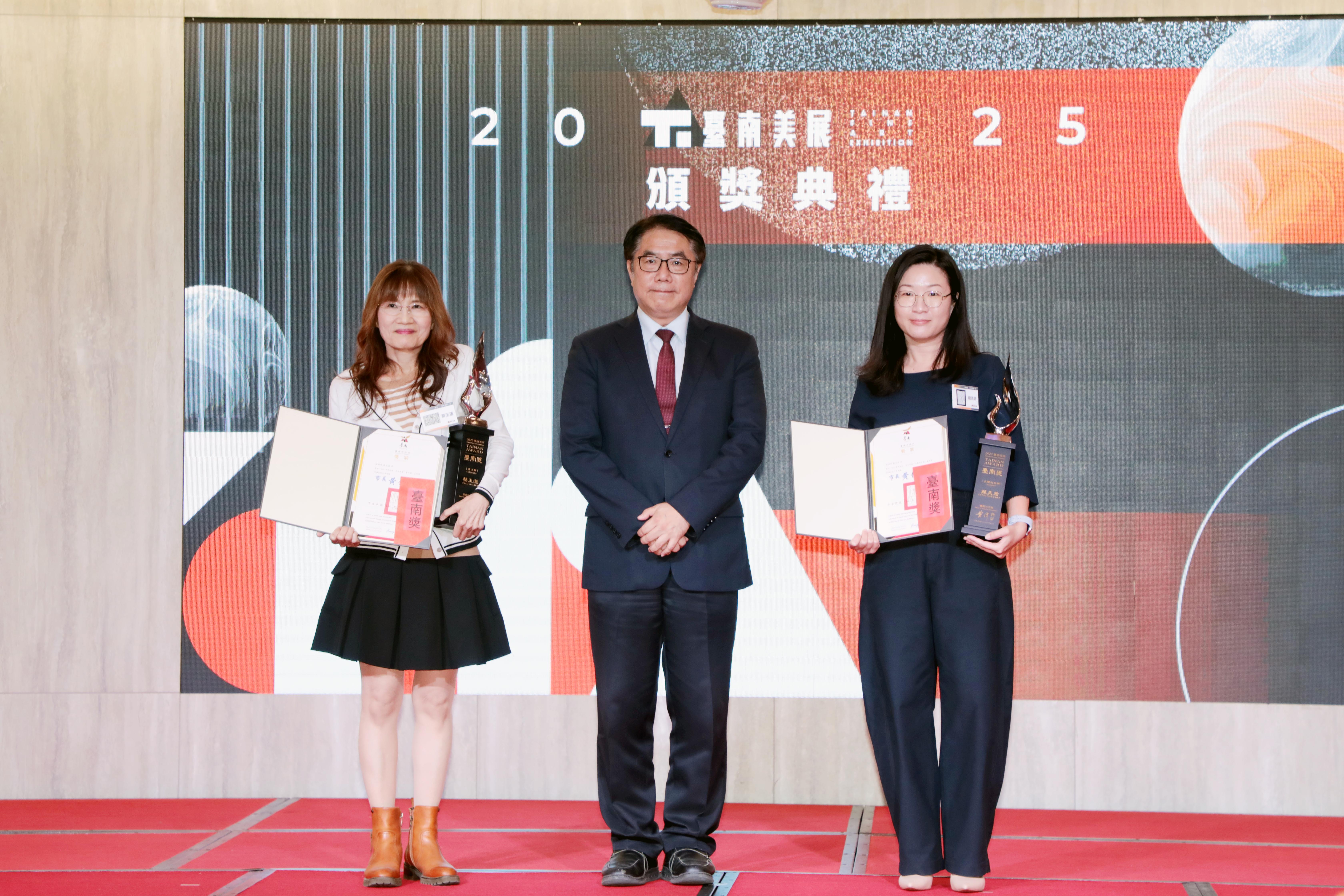 黃偉哲親臨「2025台南美展」頒獎  感謝藝術創作者為台南文化注入力量