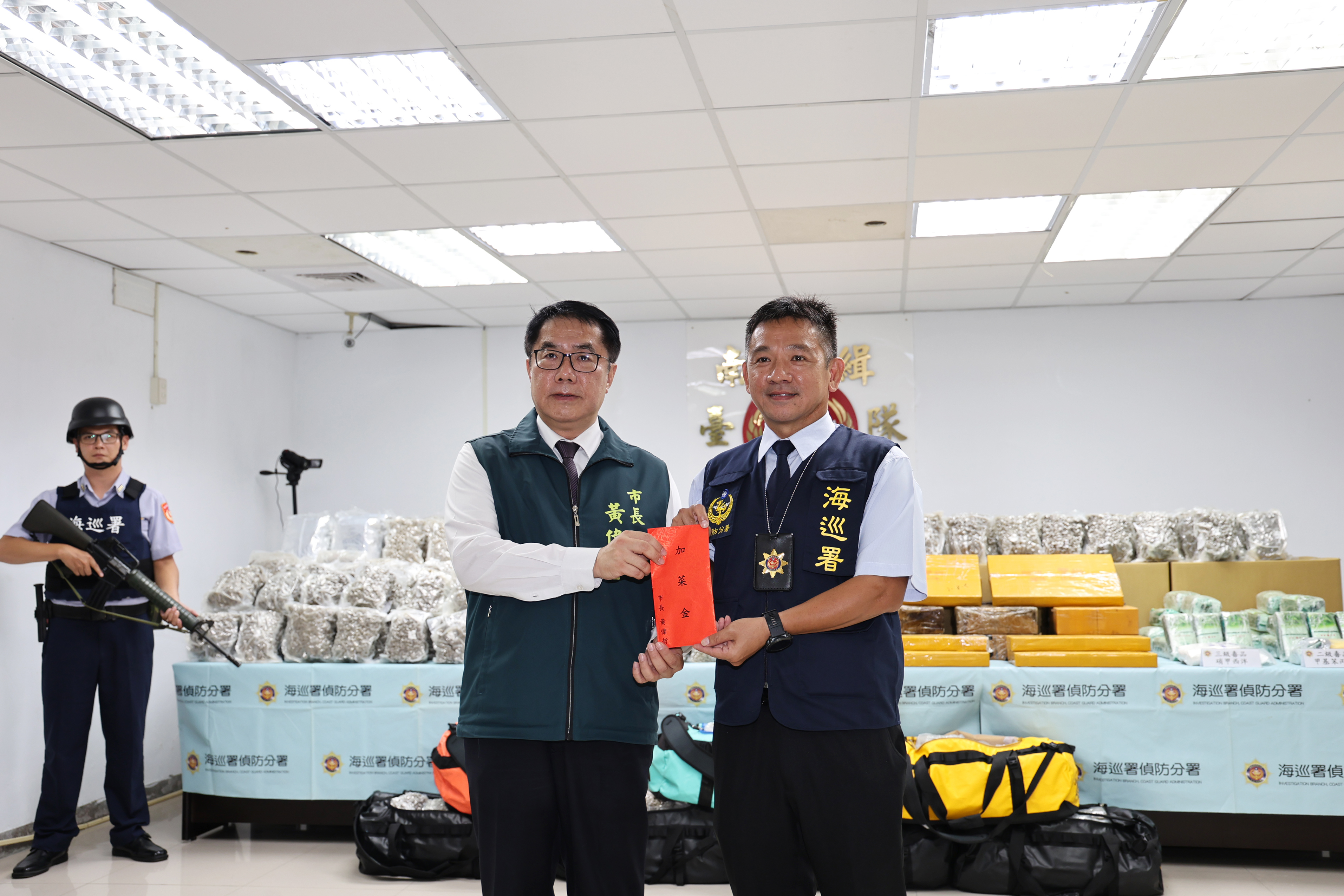 台南海巡查獲逾700公斤各式毒品 黃偉哲感謝讓城市更安全