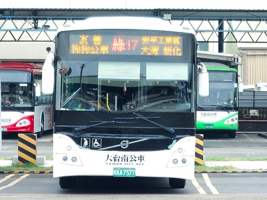 臺南市試辦「假日友善狗狗公車」 歡迎飼主攜毛小孩輕鬆出遊
