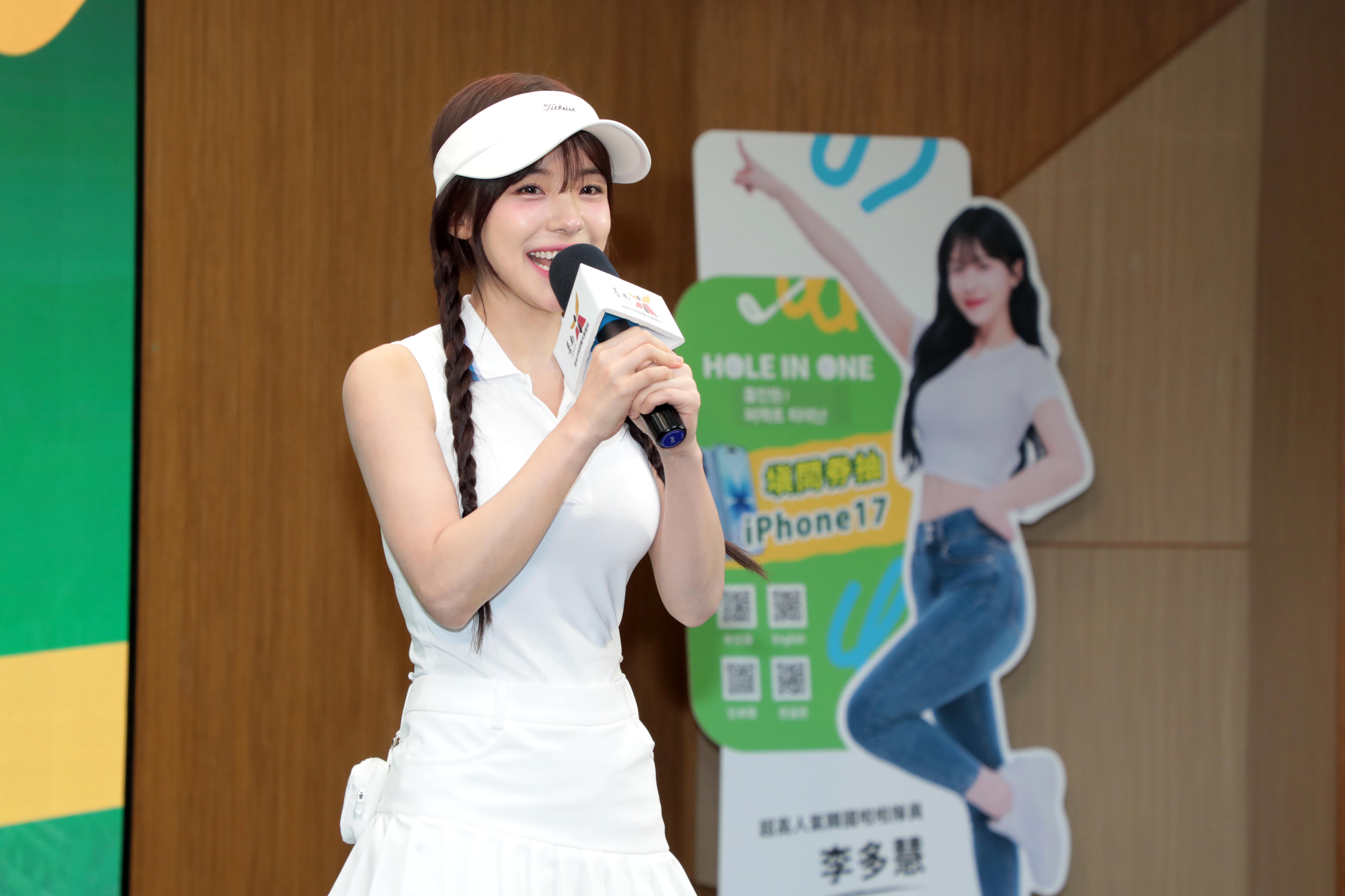 黃偉哲聯手韓籍高人氣啦啦隊員李多慧　推廣台南五大高爾夫球場特色遊程