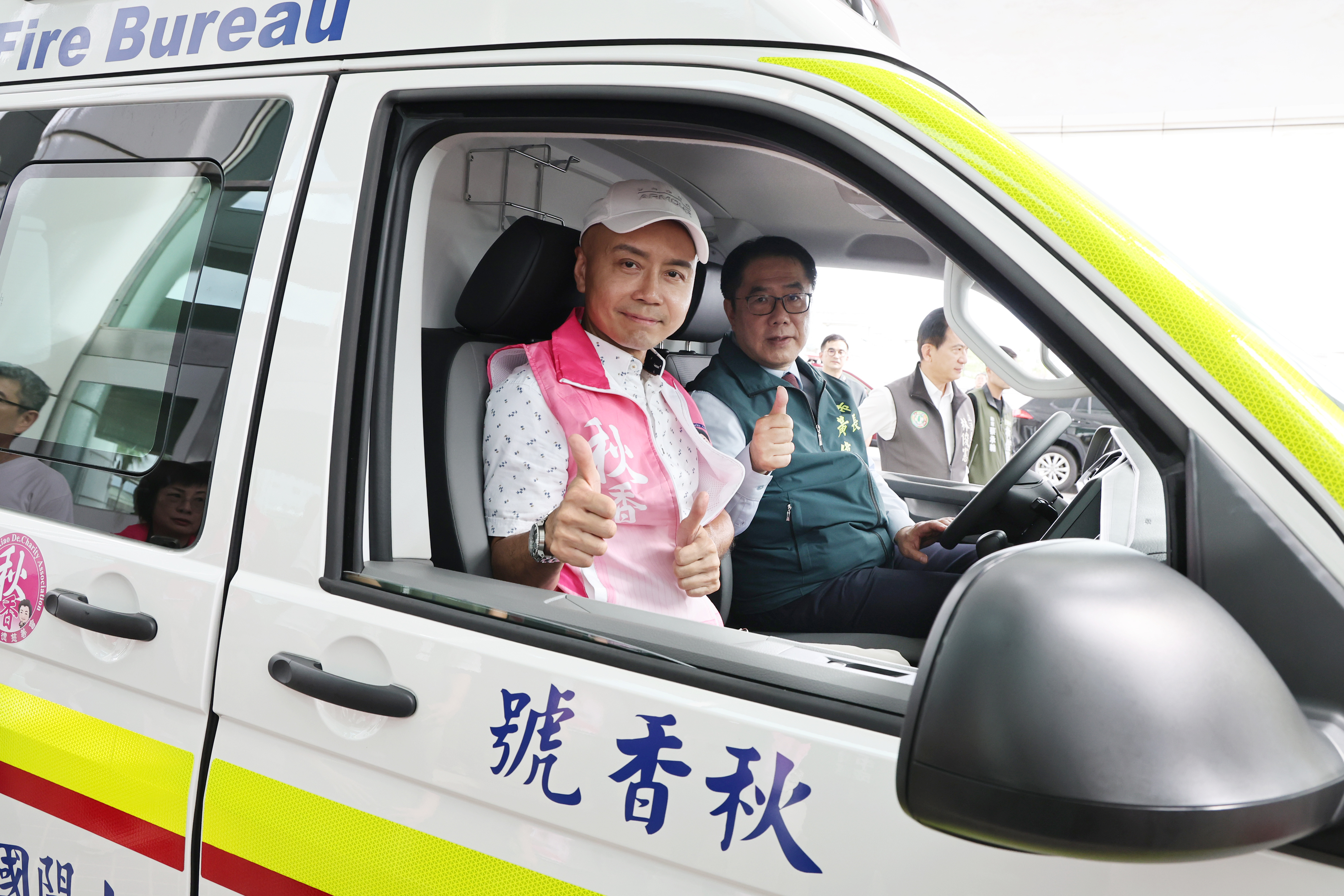 3企業合資捐贈400萬救護車 黃偉哲感謝守護市民健康