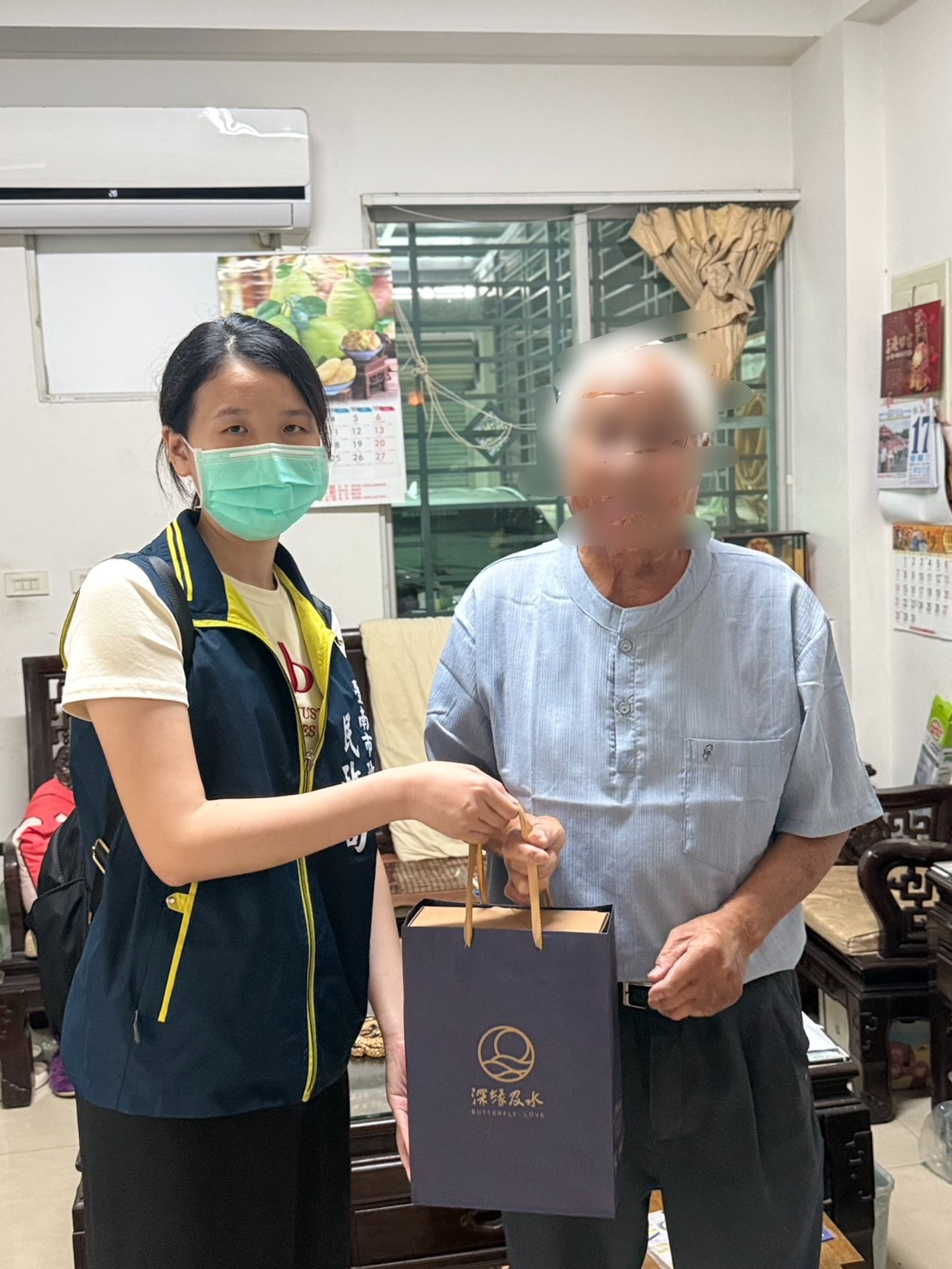 中秋節前夕送暖   訪視慰問義務役身心障礙退伍人員