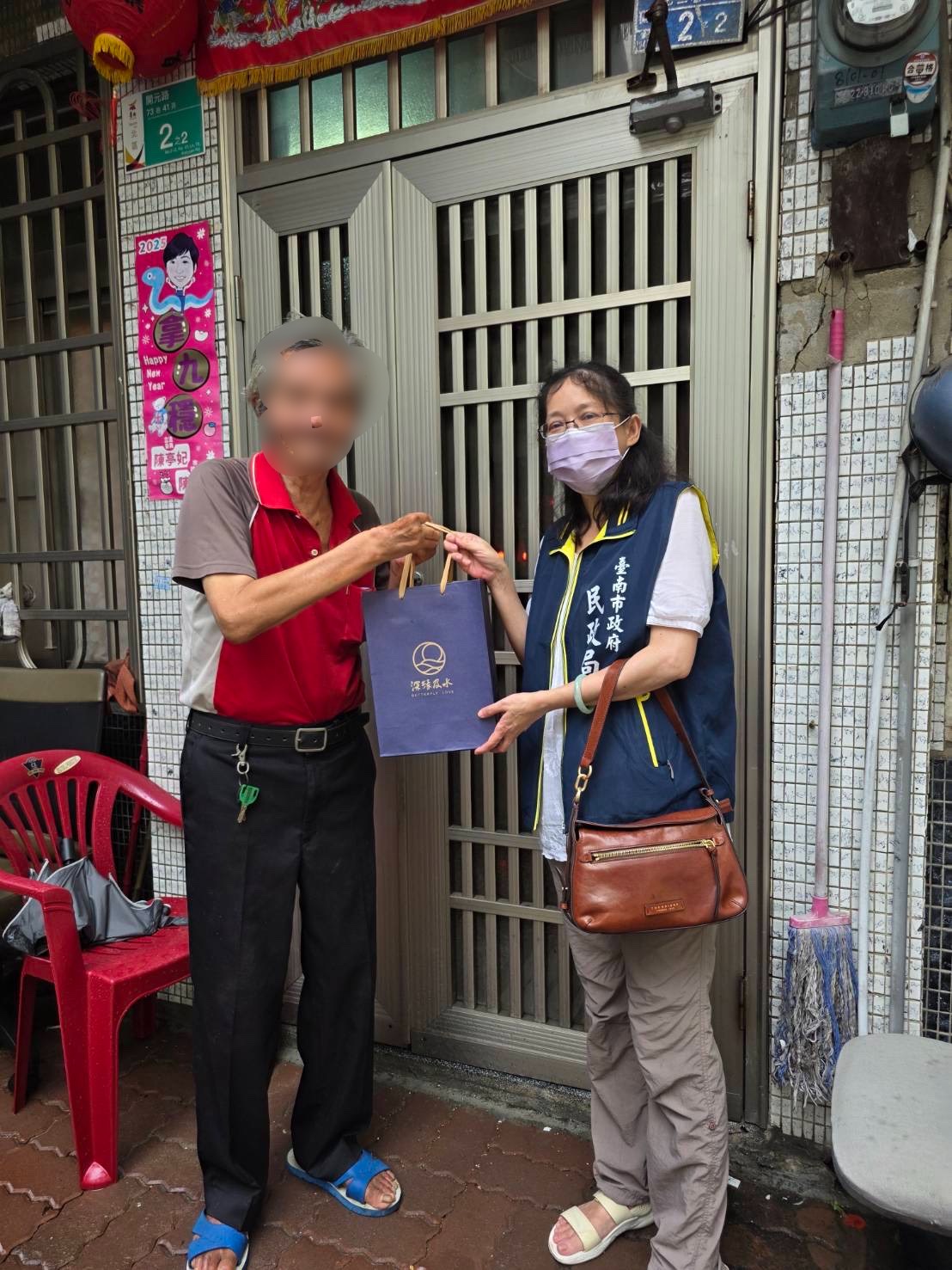 中秋節前夕送暖   訪視慰問義務役身心障礙退伍人員