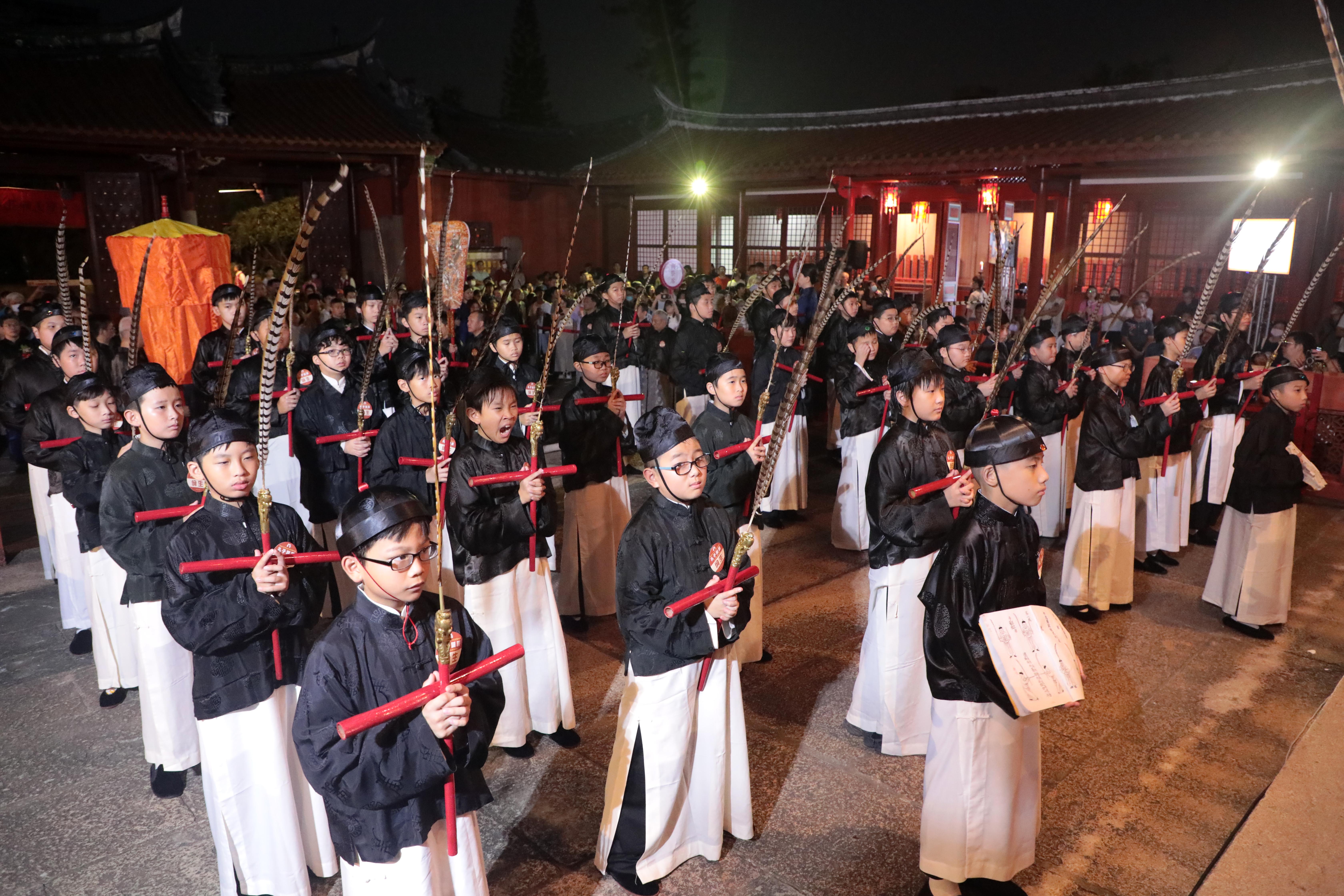 114年秋祭大成至聖先師孔子釋奠典禮 黃偉哲任正獻官傳承百年文化傳統 表達對教師的敬意