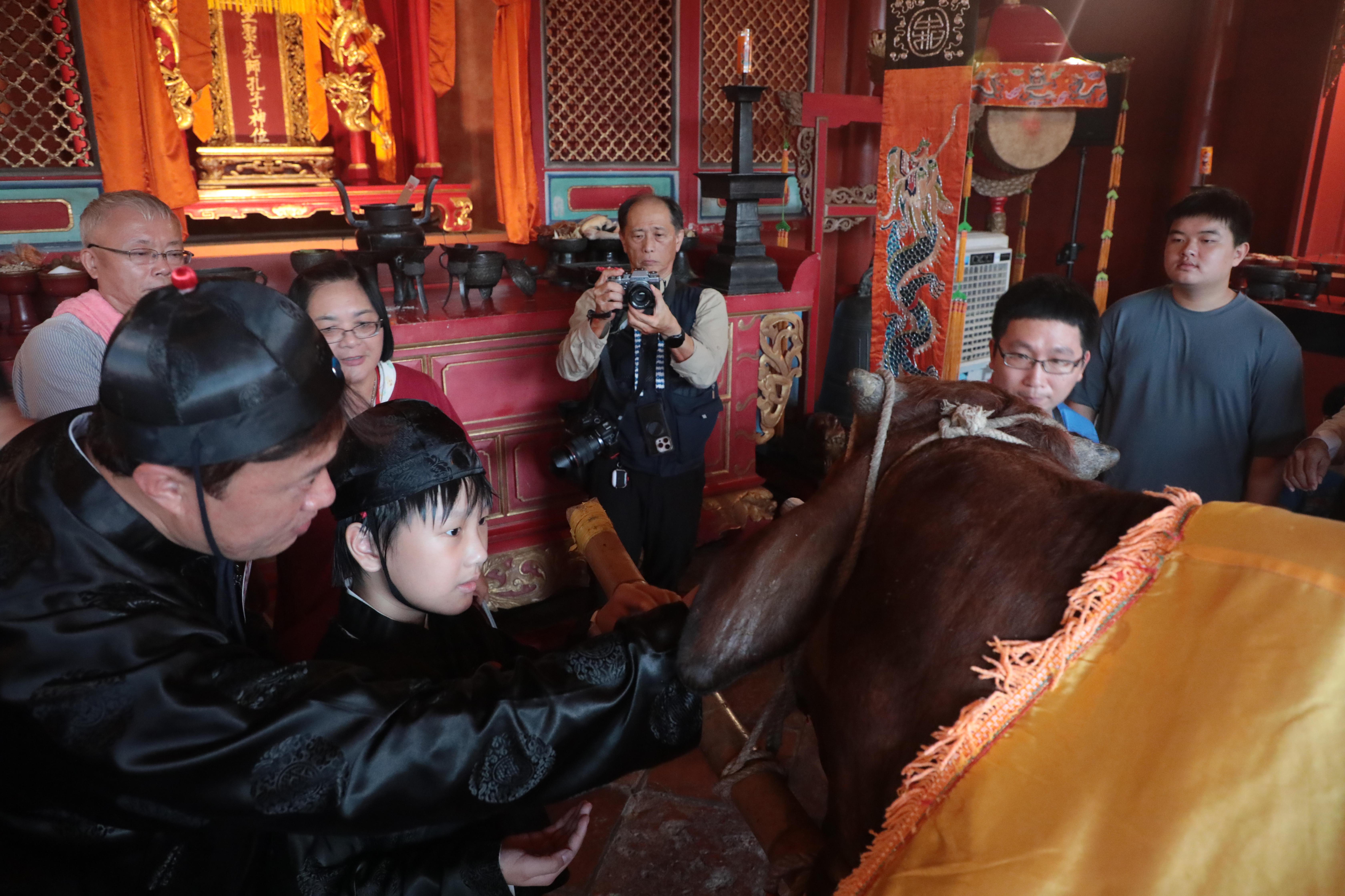 114年秋祭大成至聖先師孔子釋奠典禮 黃偉哲任正獻官傳承百年文化傳統 表達對教師的敬意