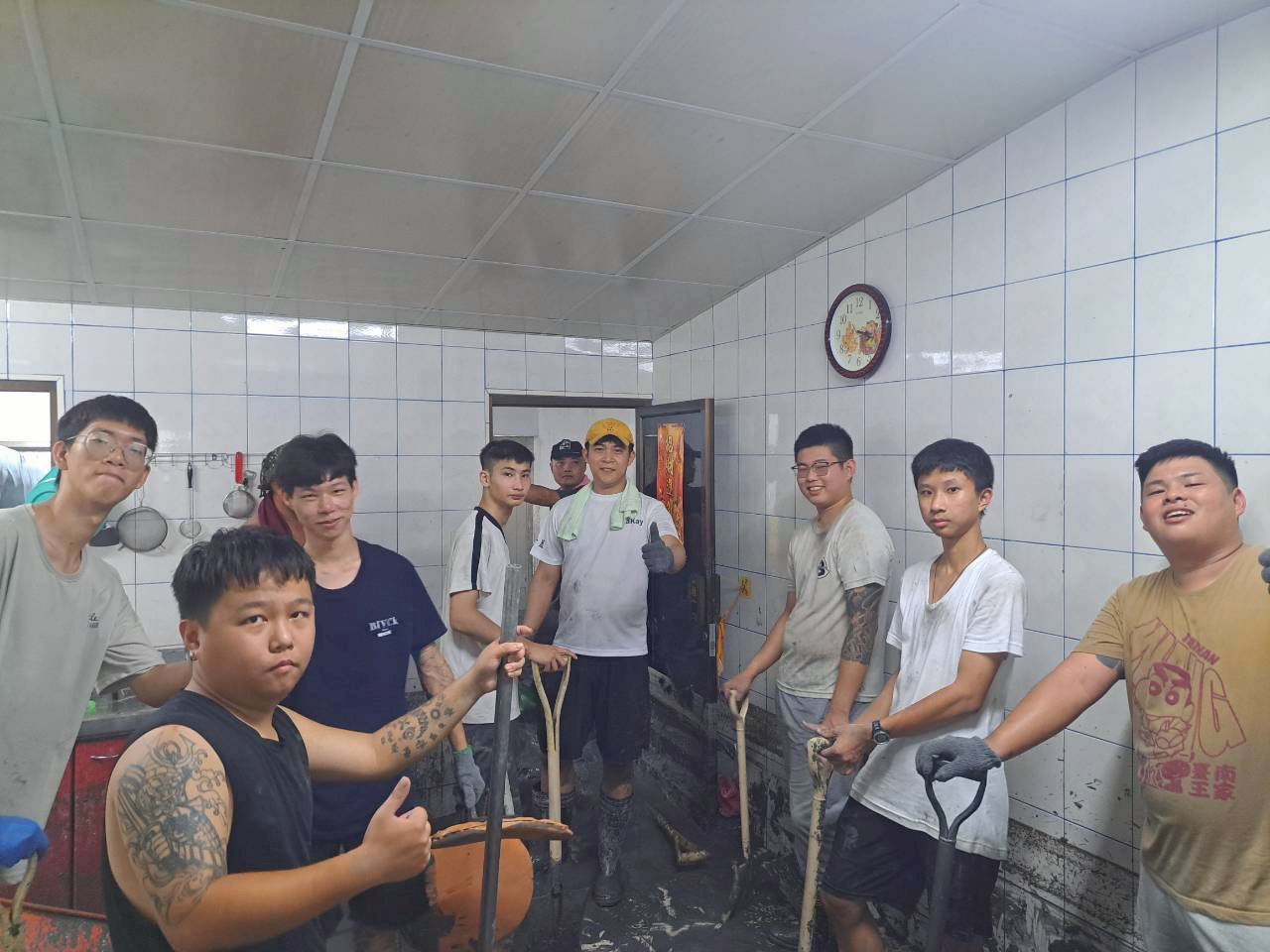 臺南市20名替代役男與花蓮鄉親併肩救災 為鄉親們盡一份心力
