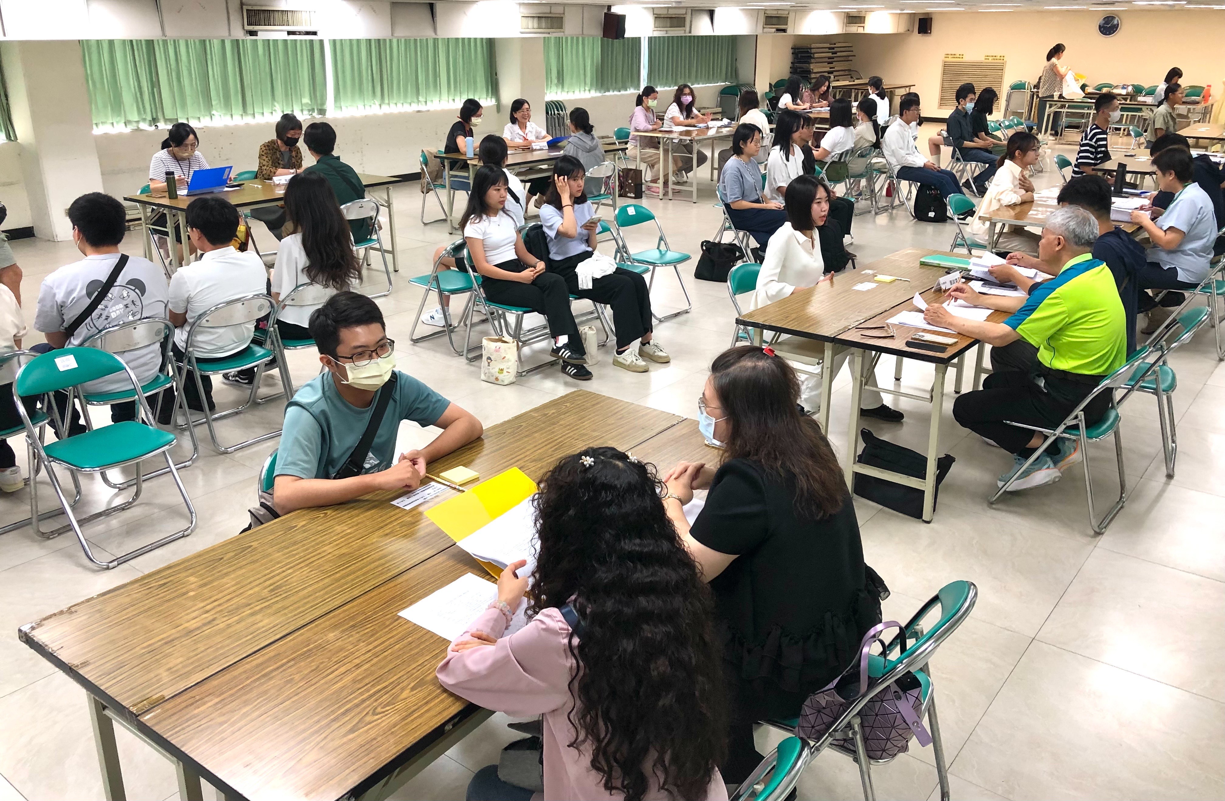 黃偉哲力推公部門非暑期工讀 青年積極展現自我