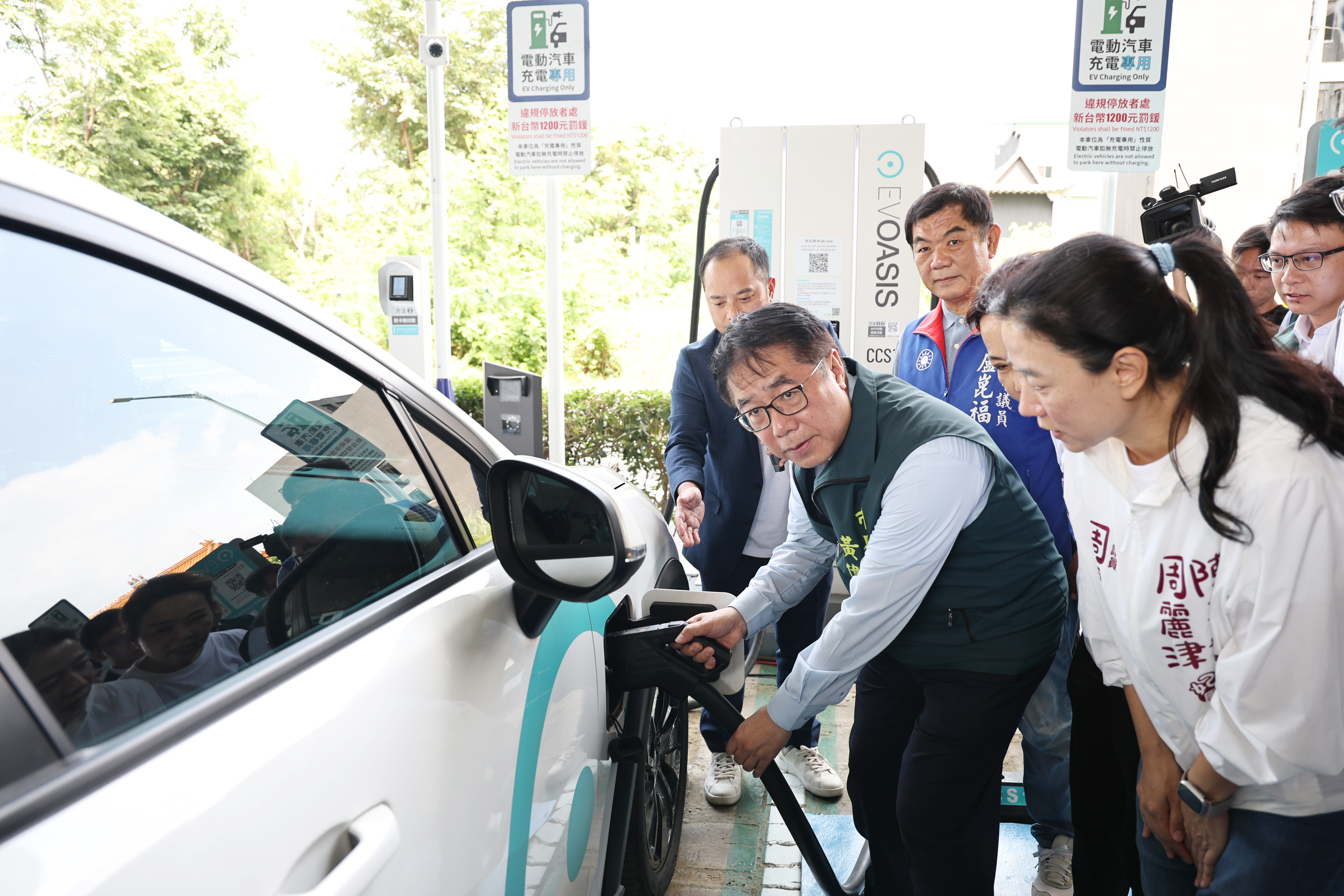 南市首批快充站6處充電格正式上線 黃偉哲歡迎電動車主多加利用