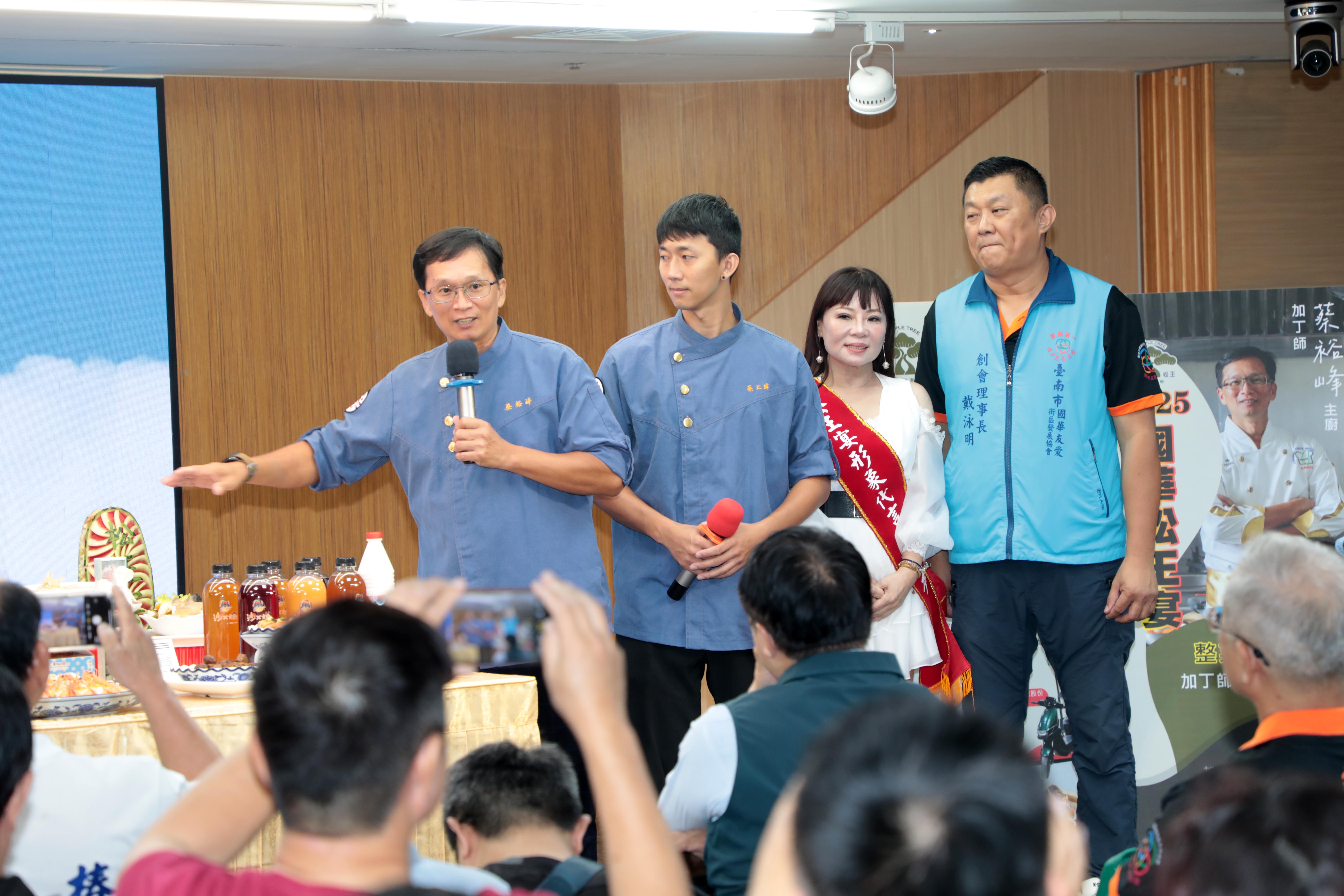 「2025台南國華松王宴」席開百桌匯聚國華街美食小吃  黃偉哲邀來台南「吃辦桌」