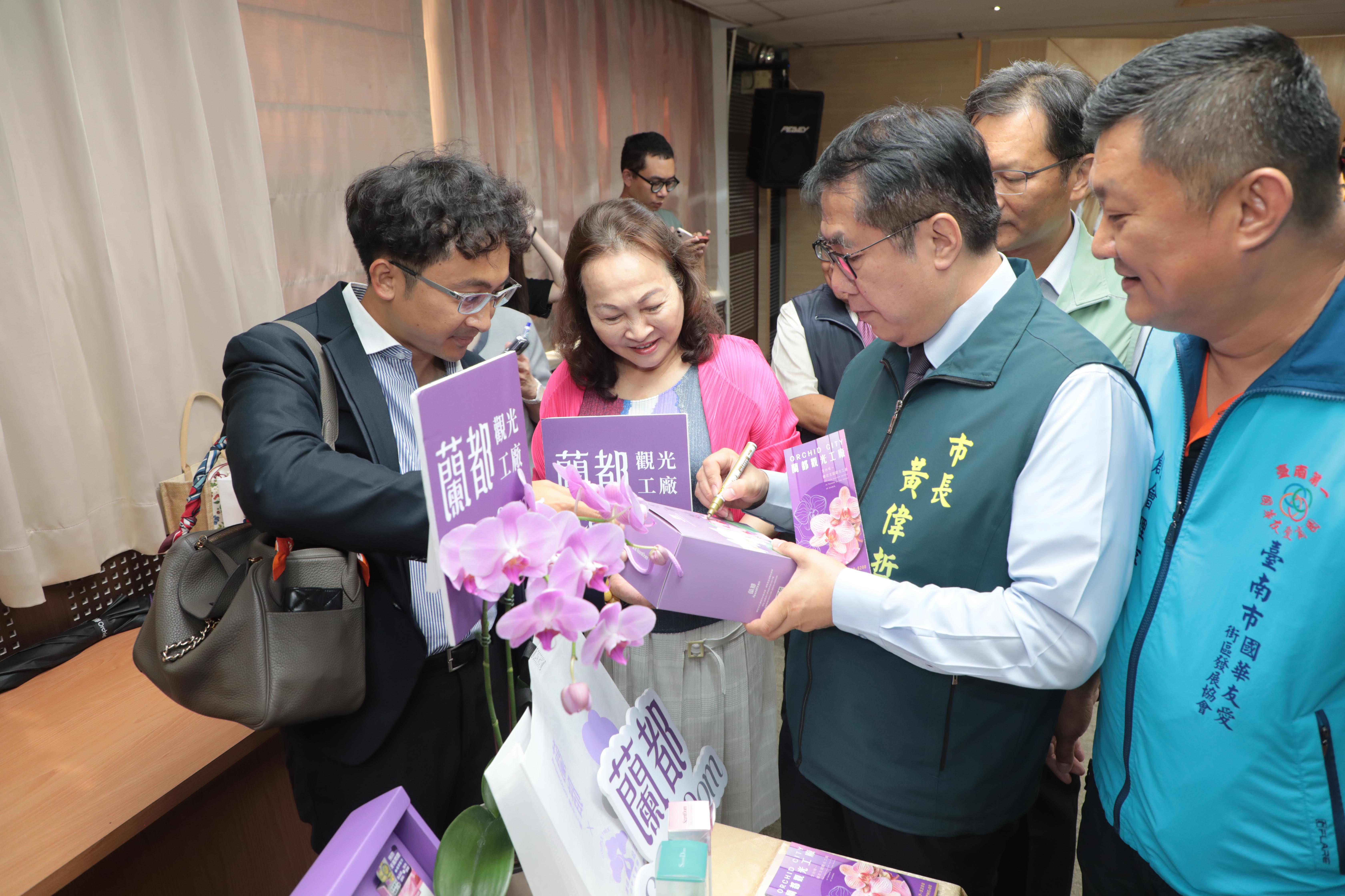 「2025台南國華松王宴」席開百桌匯聚國華街美食小吃  黃偉哲邀來台南「吃辦桌」