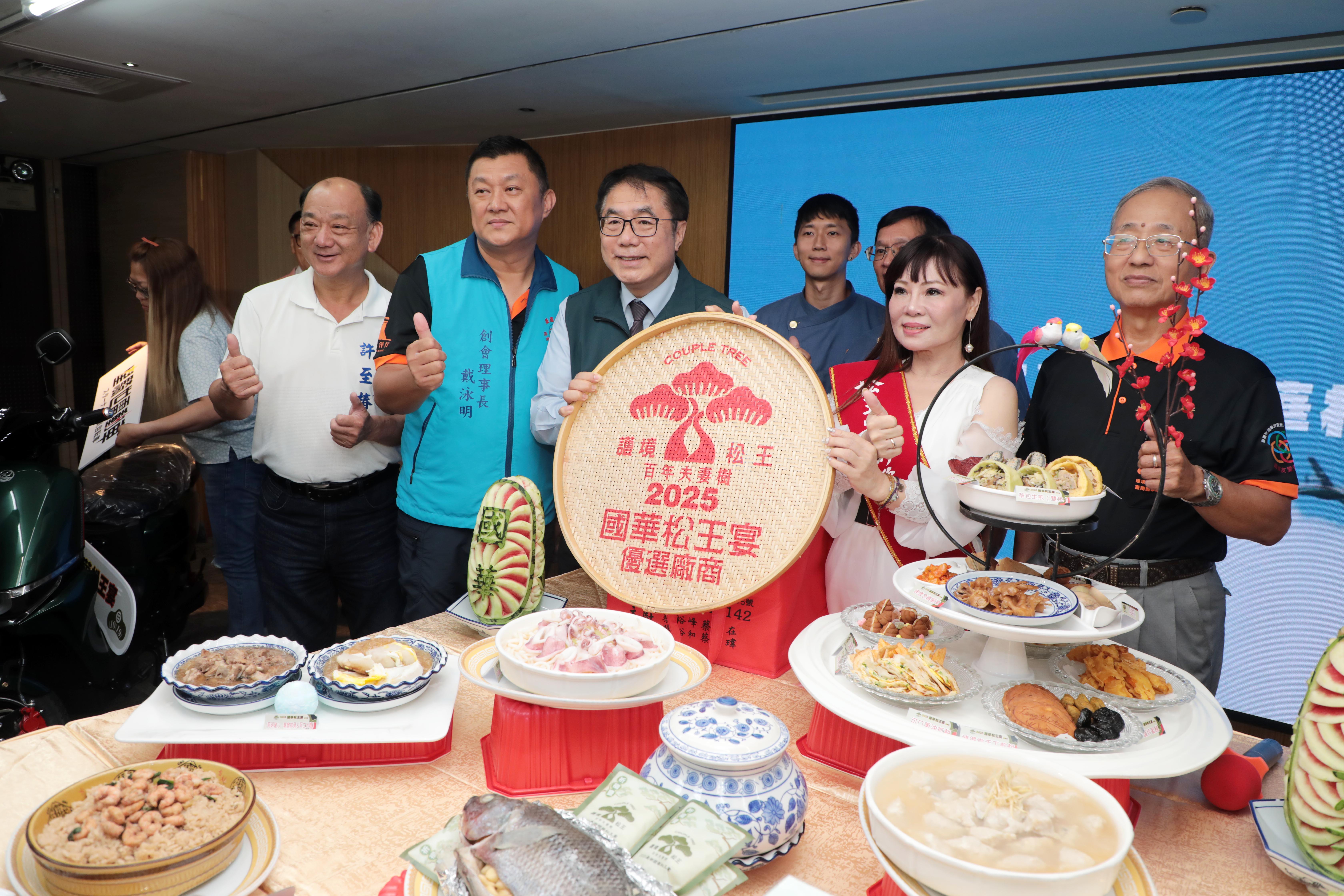 「2025台南國華松王宴」席開百桌匯聚國華街美食小吃  黃偉哲邀來台南「吃辦桌」