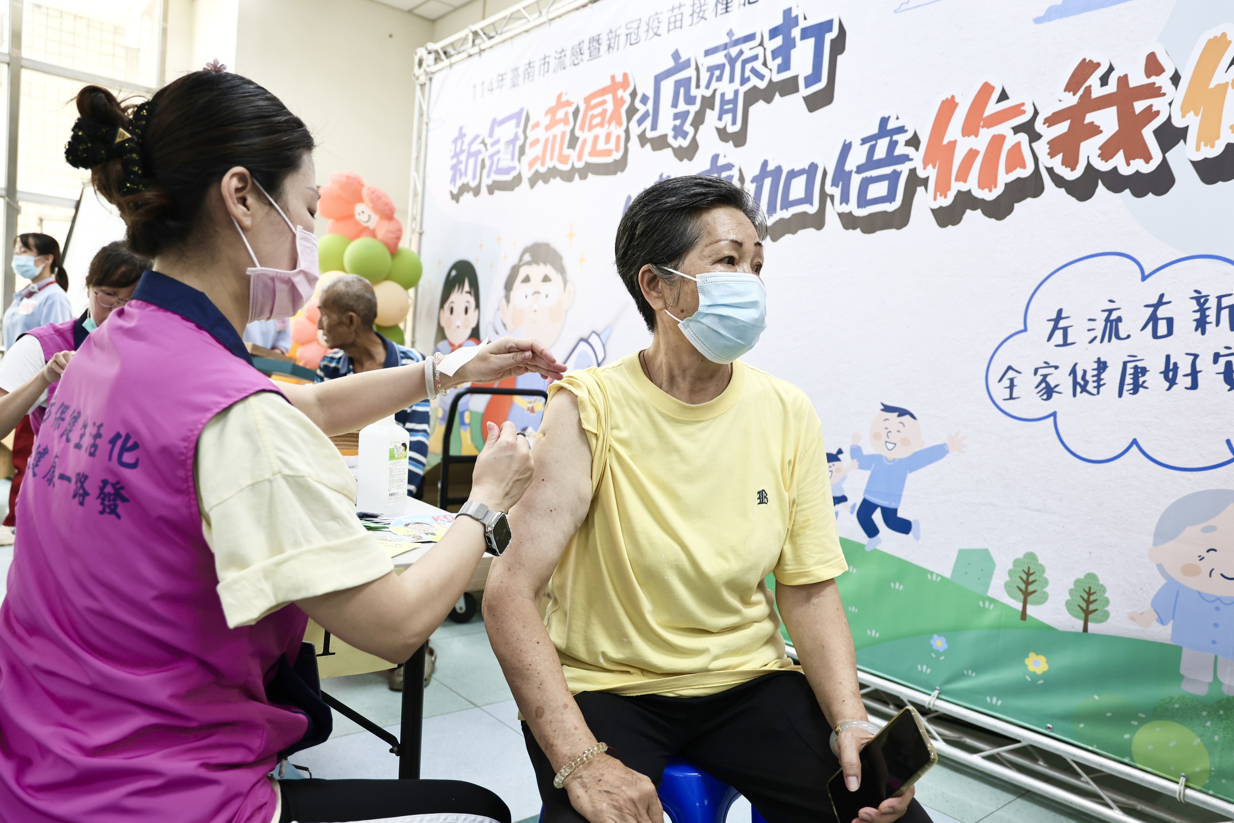 台南市10月1日同步開打新冠與流感疫苗 黃偉哲籲把握接種時機
