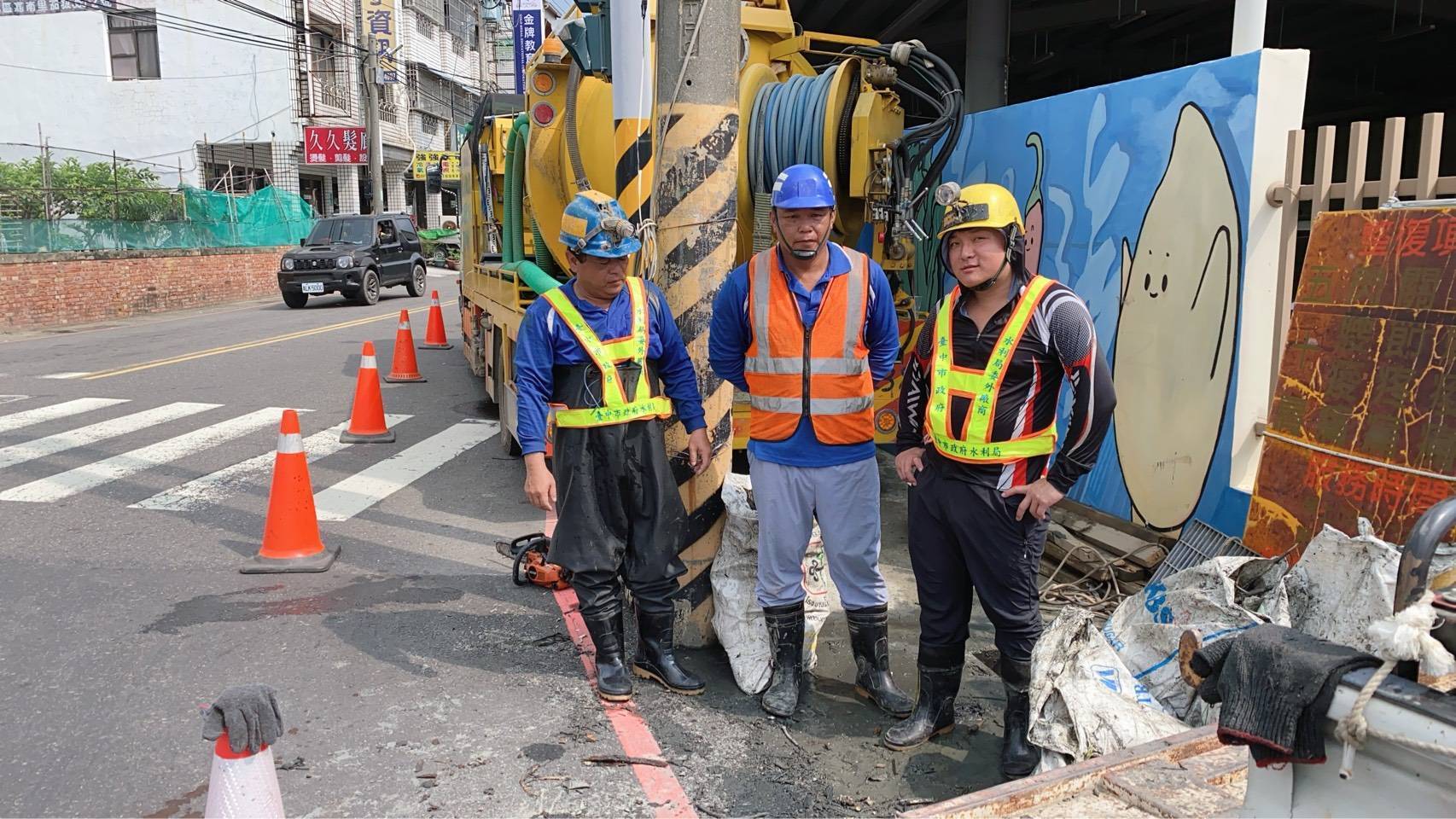同島一命！黃偉哲市長指示水利局調度高壓吸泥車挺進花蓮 助災區復原