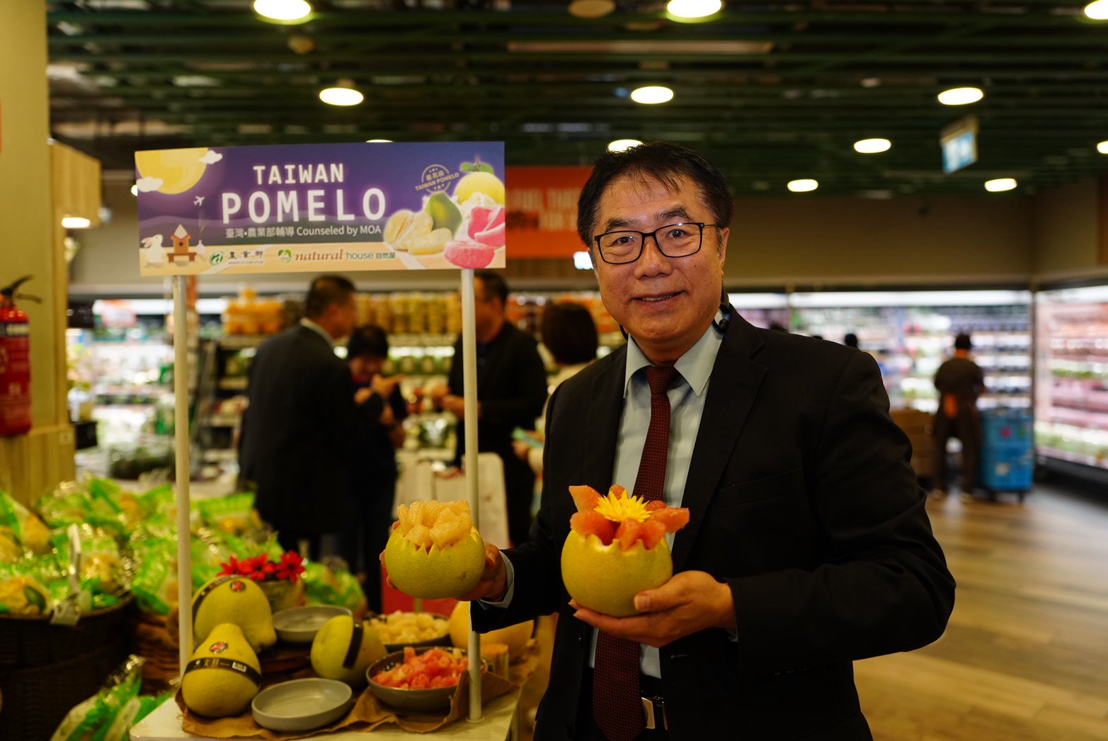 柚見台南文旦飄香新加坡！ 黃偉哲赴新加坡連鎖超市推廣優質文旦柚