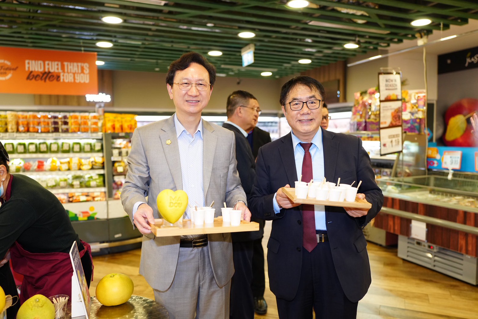 柚見台南文旦飄香新加坡！ 黃偉哲赴新加坡連鎖超市推廣優質文旦柚