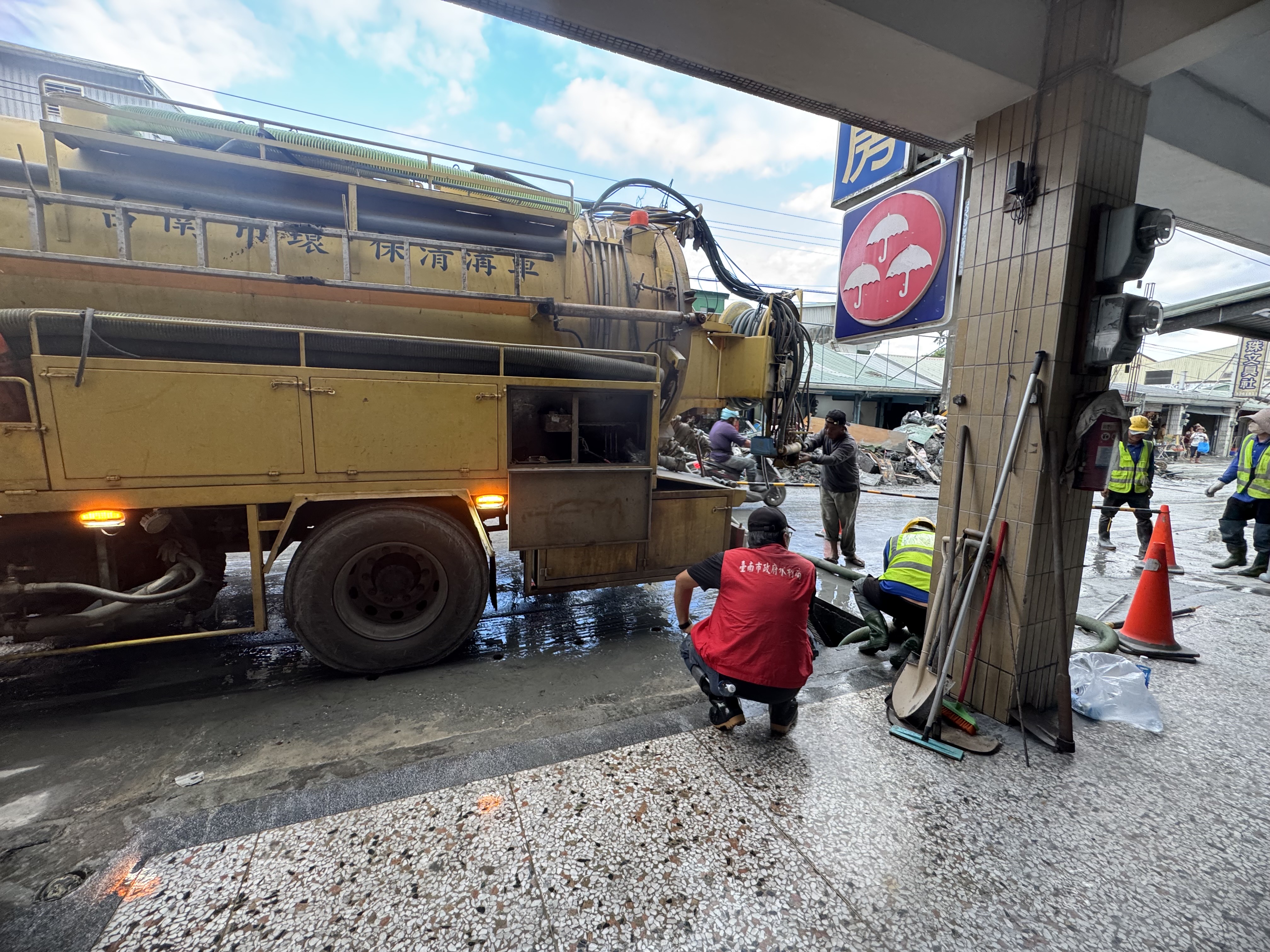 黃偉哲市長支援花蓮災區高壓吸泥車完成任務光榮返鄉