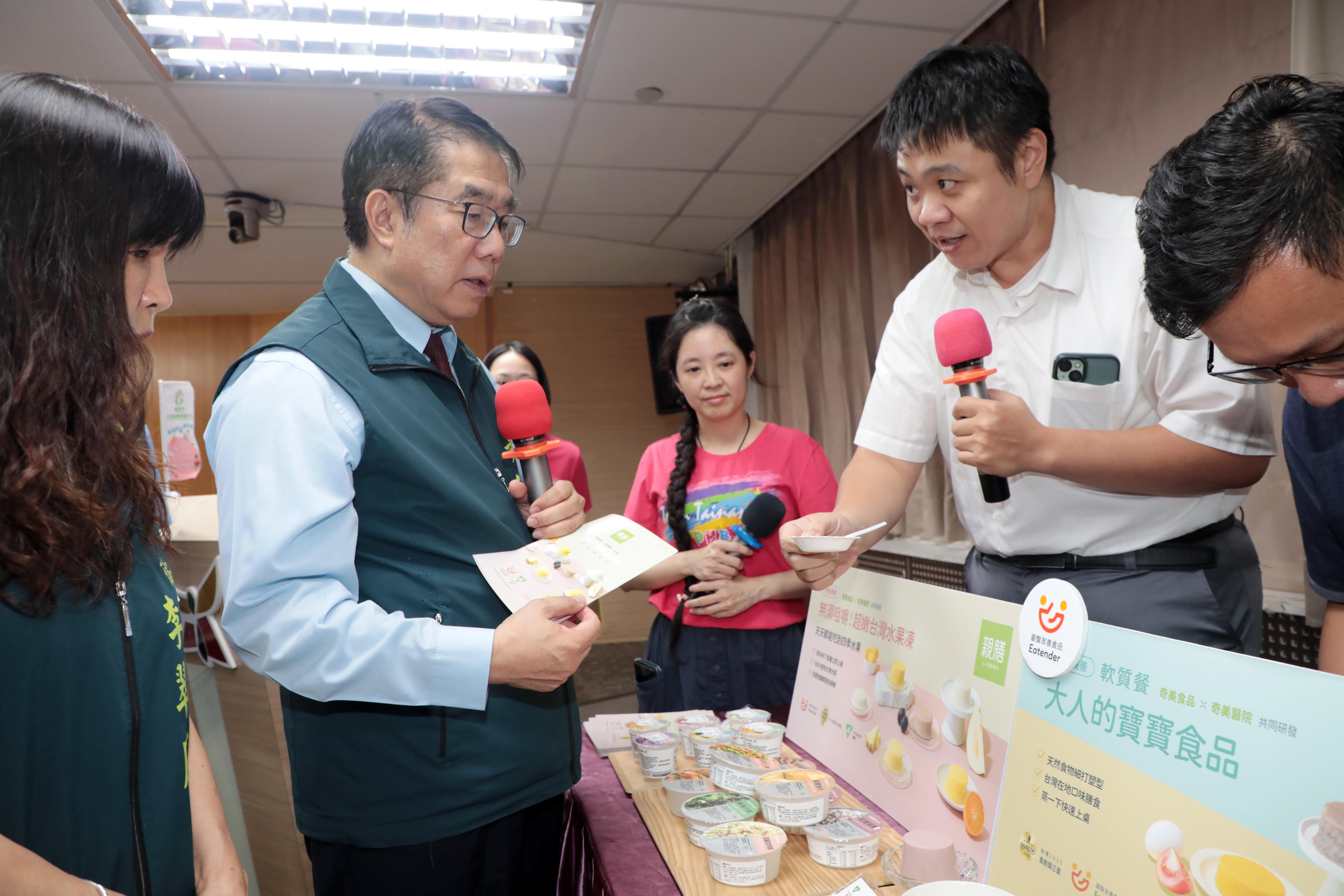 買得到也吃得到！黃偉哲攜手通路啟動「銀髮友善專區」 打造樂齡無礙城市