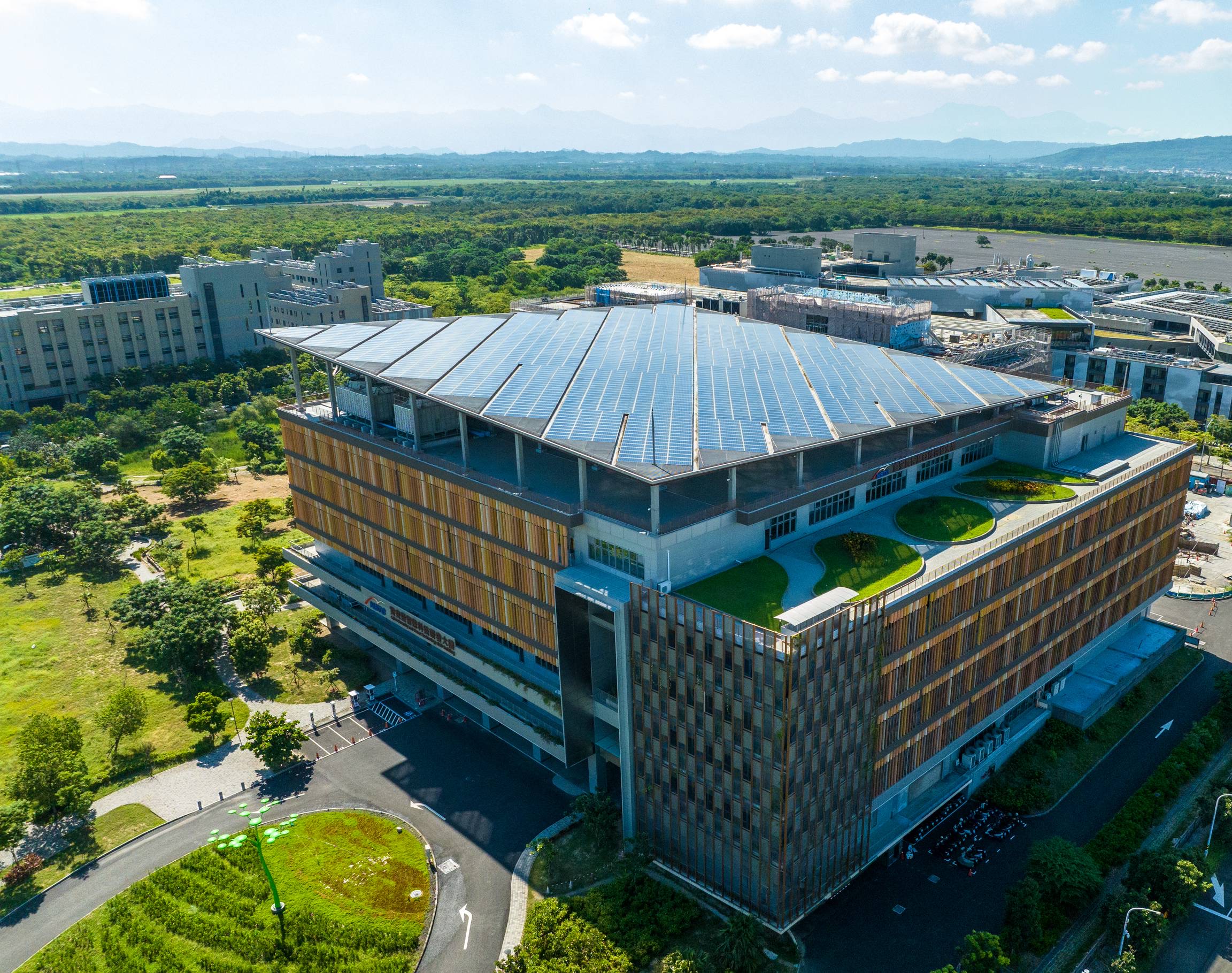 台南新創圓夢！「創業大聯盟競賽」10/15登場，最高千萬創業金等你挑戰！全國最大規模創業支持計畫助力起飛。