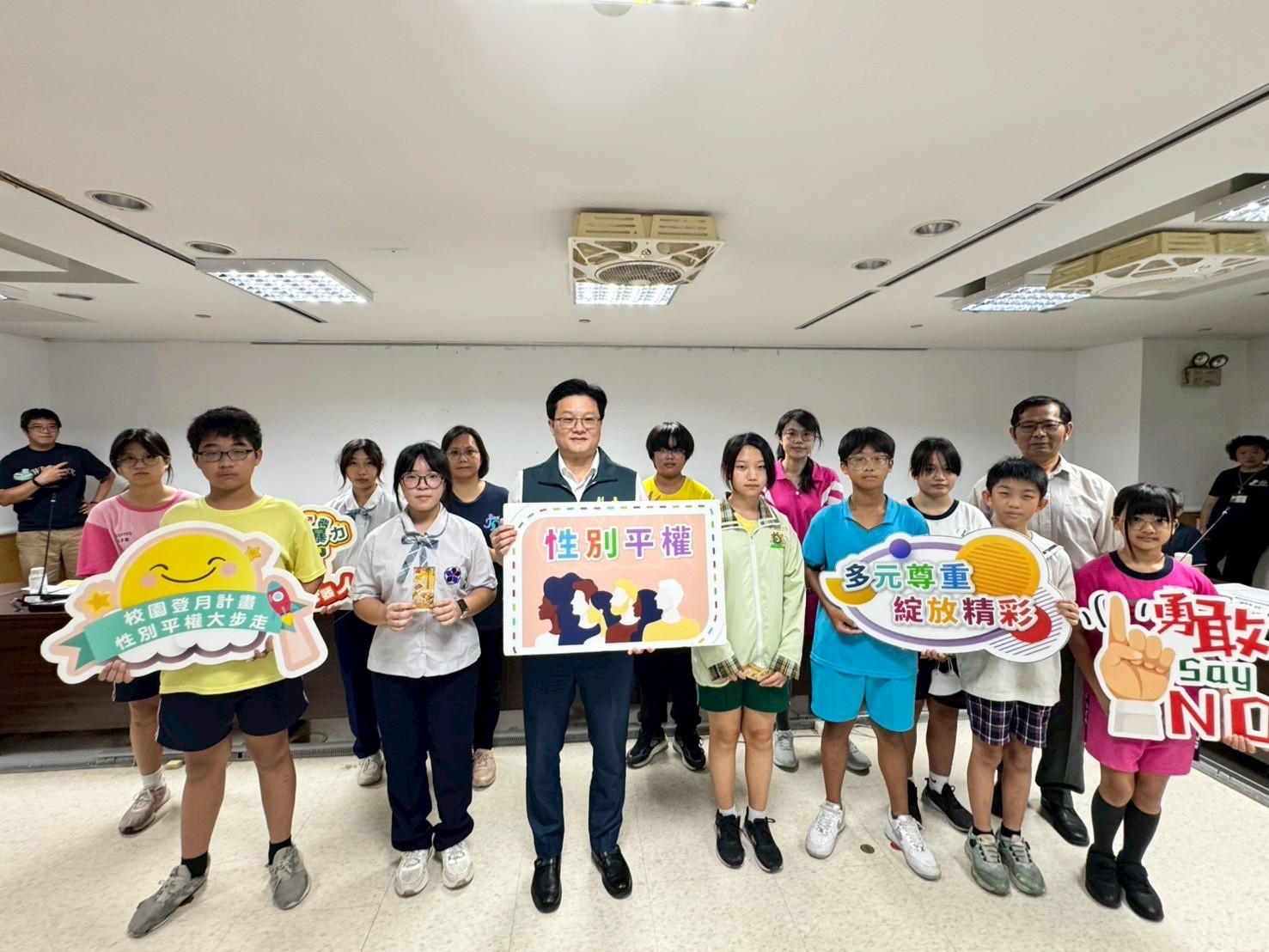 台南性平教育扎根！閱讀闖關表揚優秀學生，親子共學提升網路安全意識