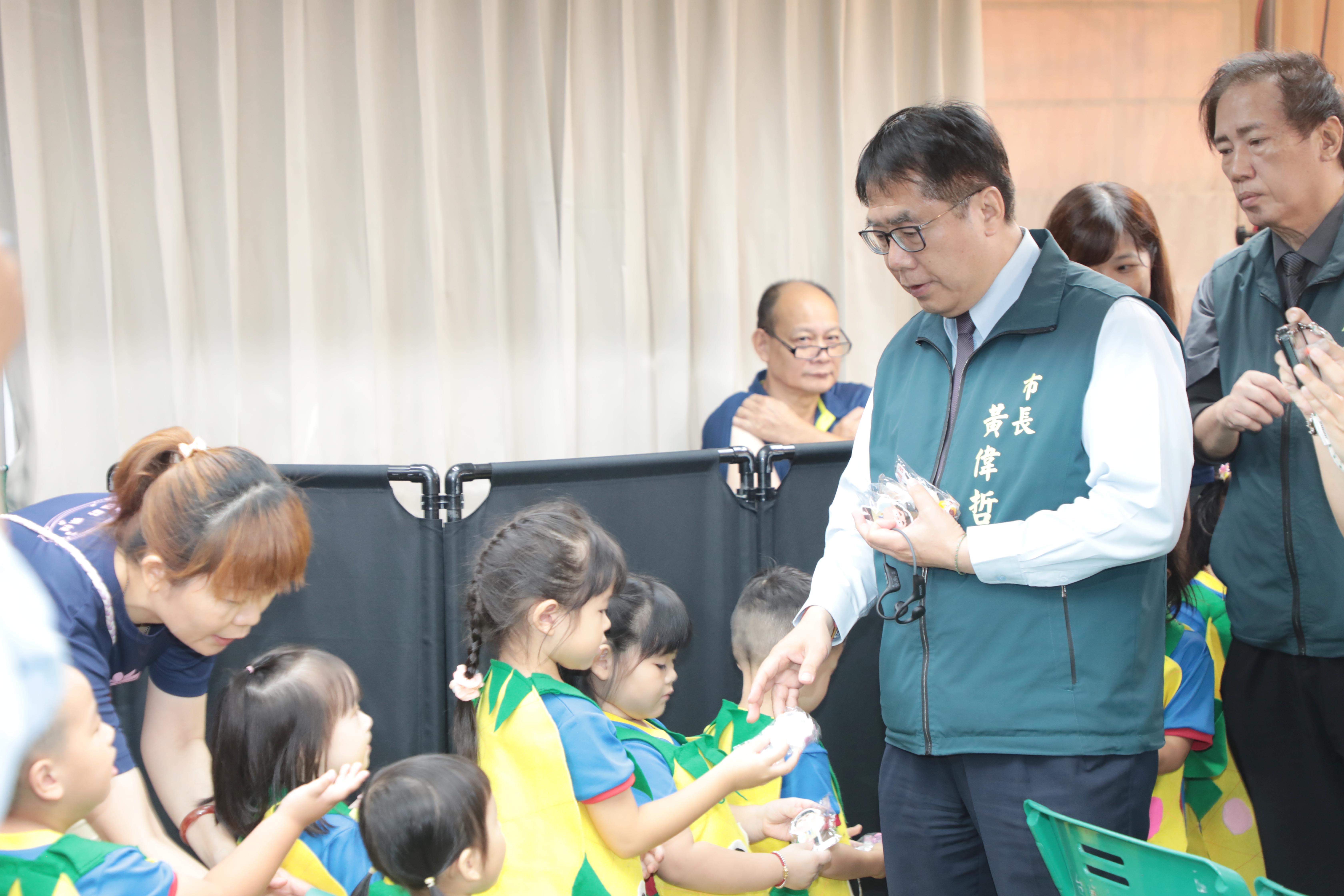 黃偉哲攜手安心亞倡導性別平權   致力打造友善職場環境