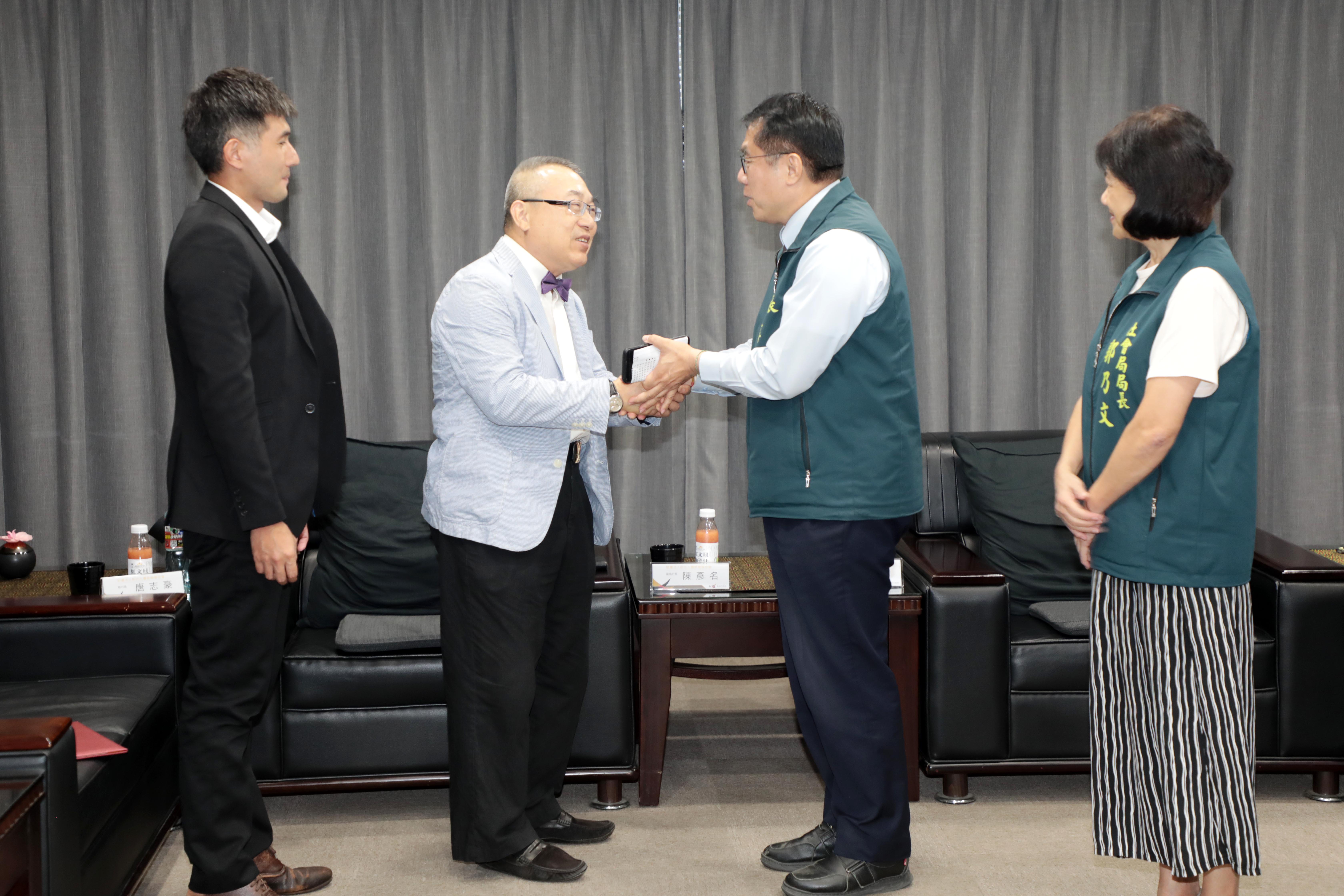 黃偉哲感謝新光人壽慈善基金會捐贈善款助災民重建家園