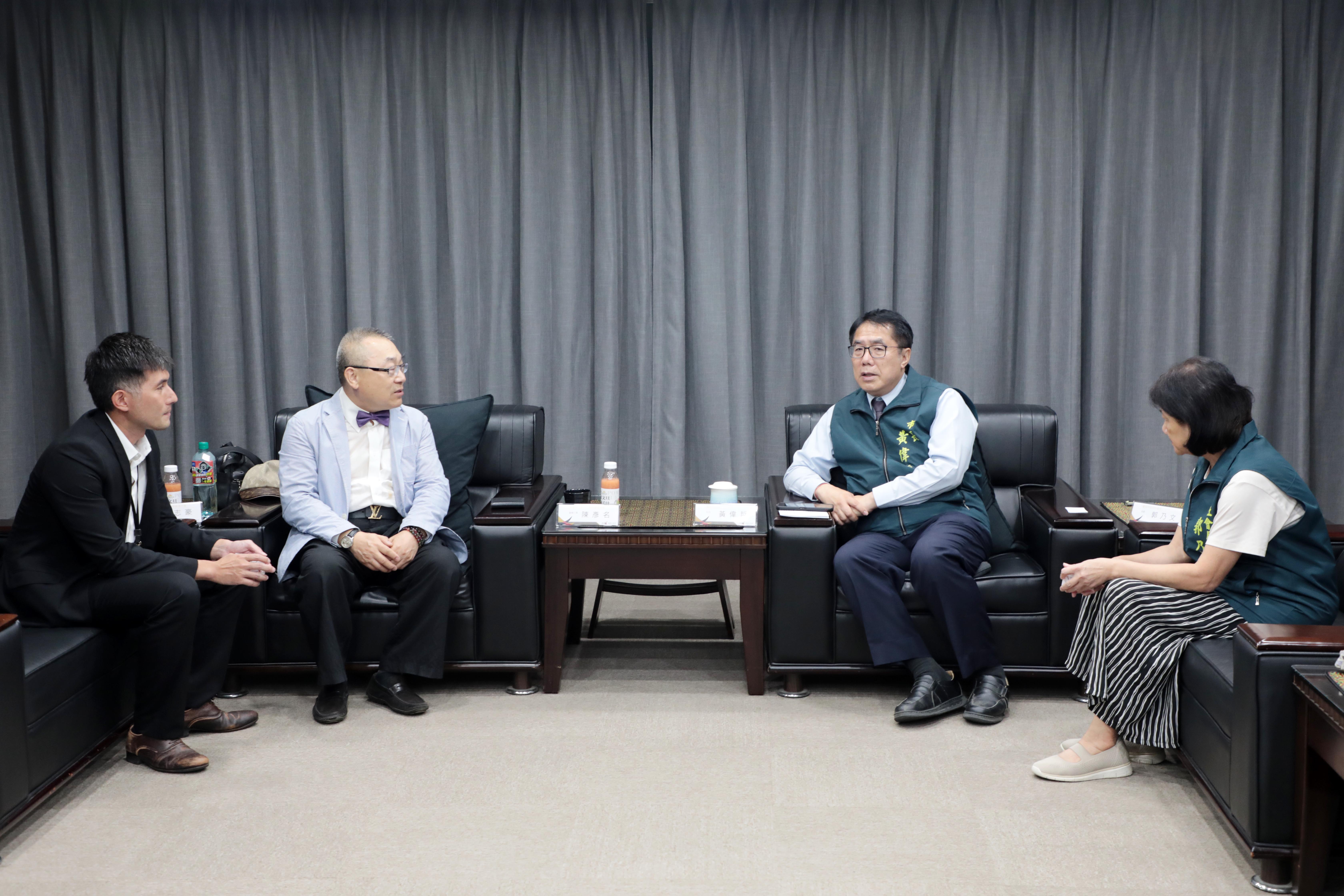 黃偉哲感謝新光人壽慈善基金會捐贈善款助災民重建家園