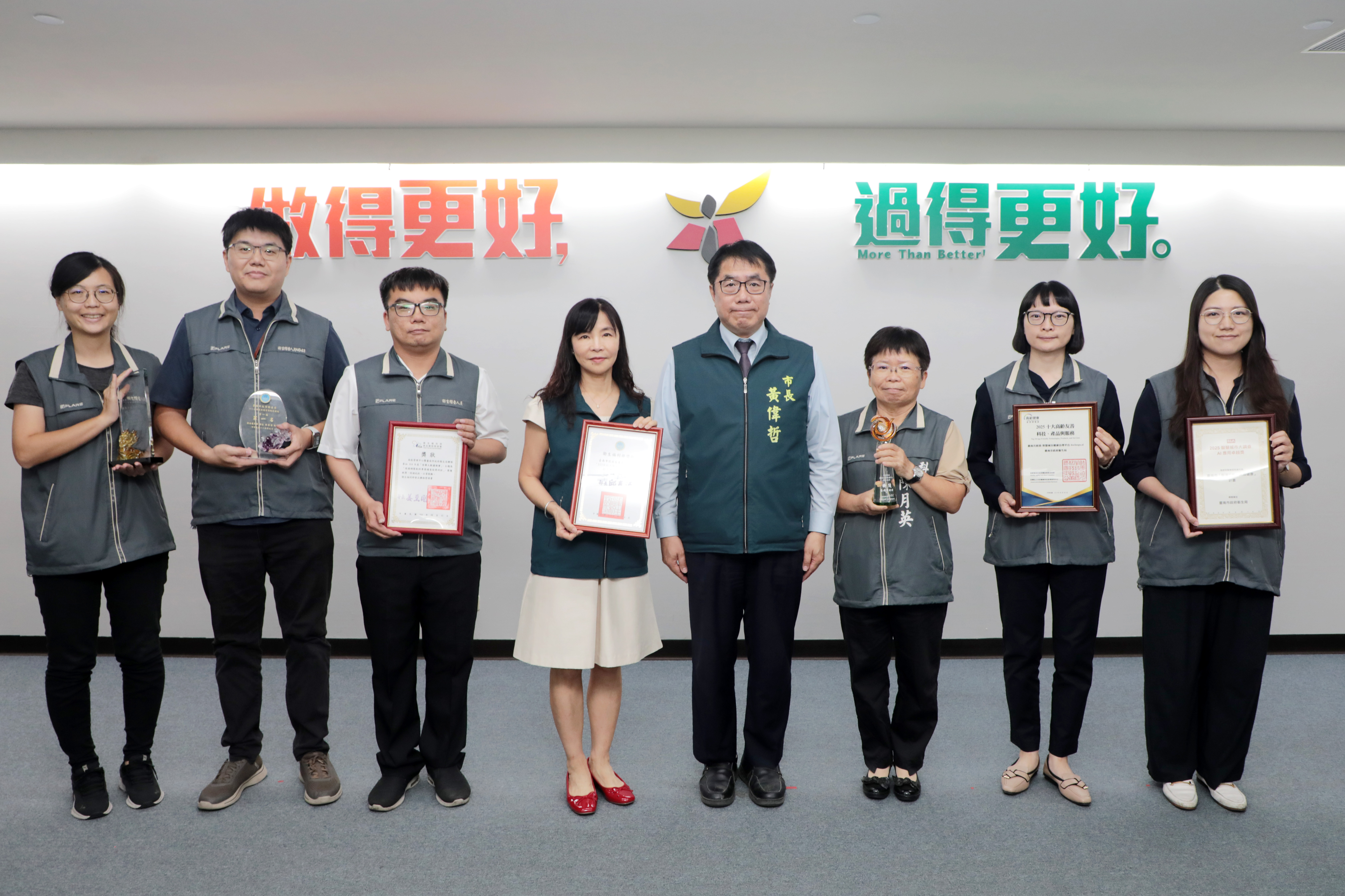 南市衛生局勇奪七項全國獎項  AI創新與公共衛生成果耀眼