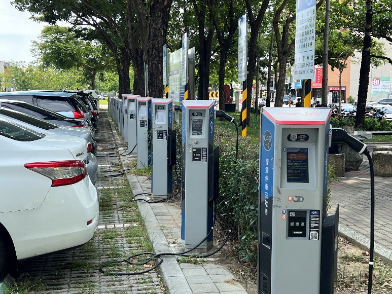 台南智慧停車系統獲AI應用卓越獎  黃偉哲盼善用科技推動城市治理