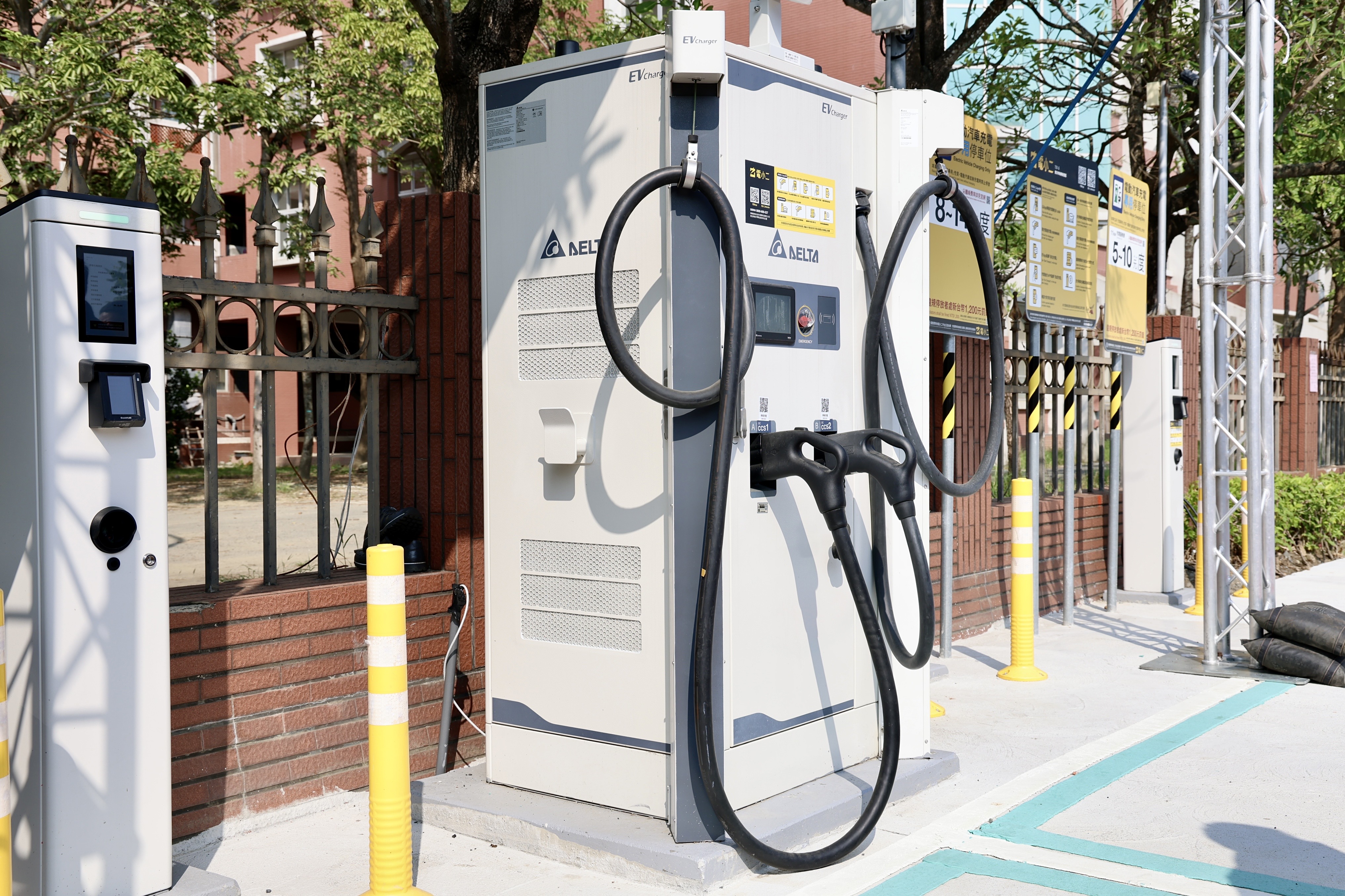 曾文園區電動車充電站啟用　黃偉哲：全市充電設施持續擴建　打造電動車友善城市