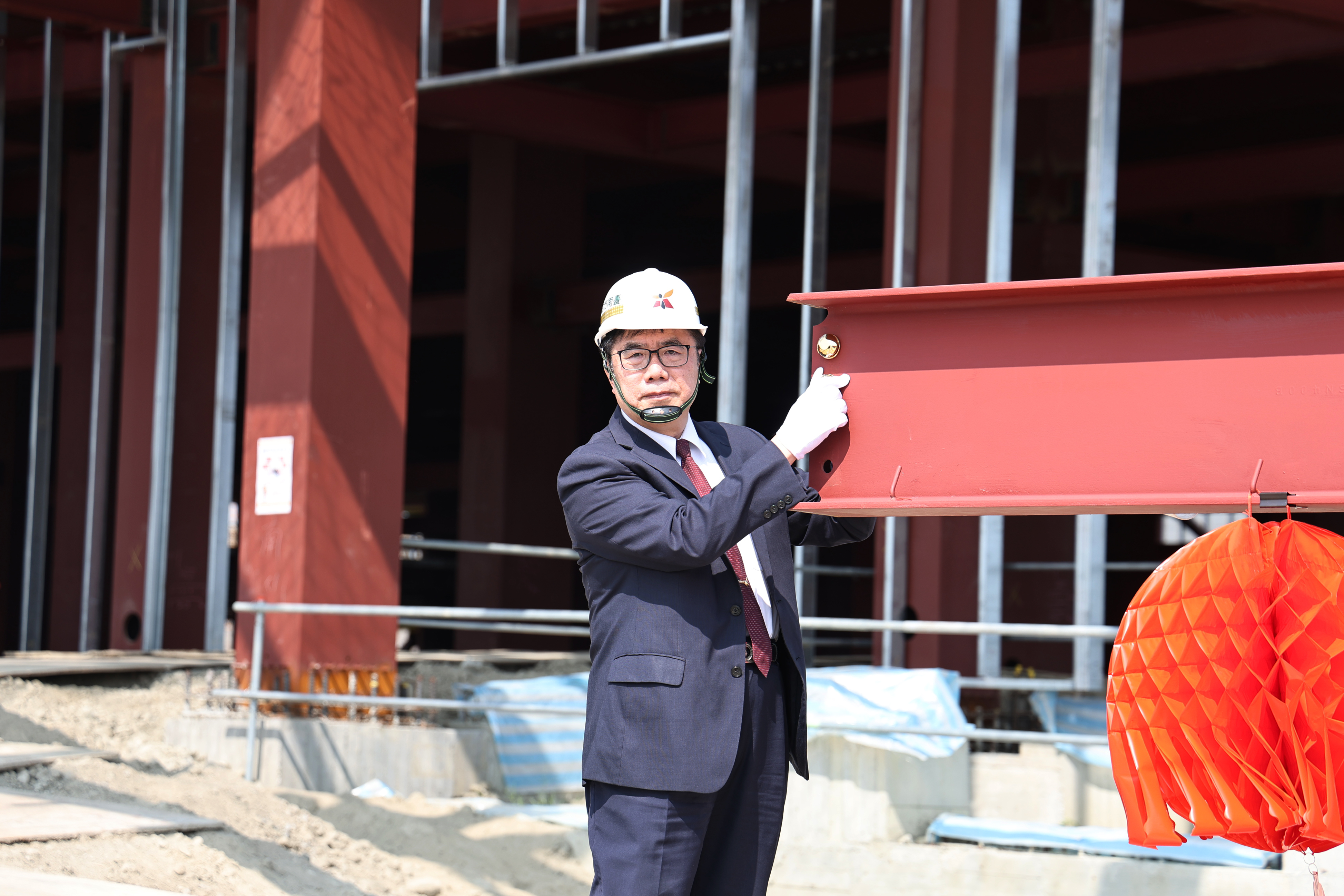 荏原精密台南二廠上樑啟新局 黃偉哲：引領「半導體×AI×機器人」產業共榮新時代