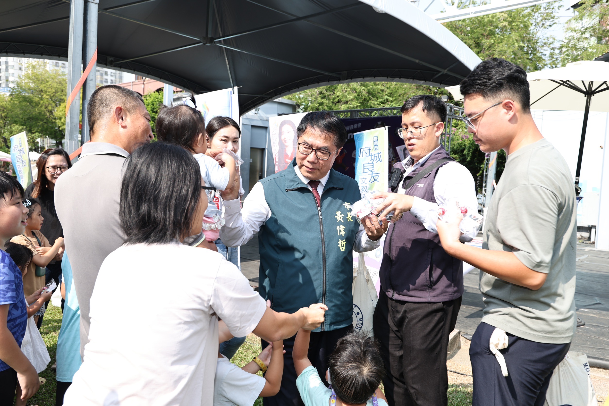 第20屆良友盃兒童繪畫比賽與音符飄揚音樂會登場  黃偉哲肯定讓孩子展現才華舞台