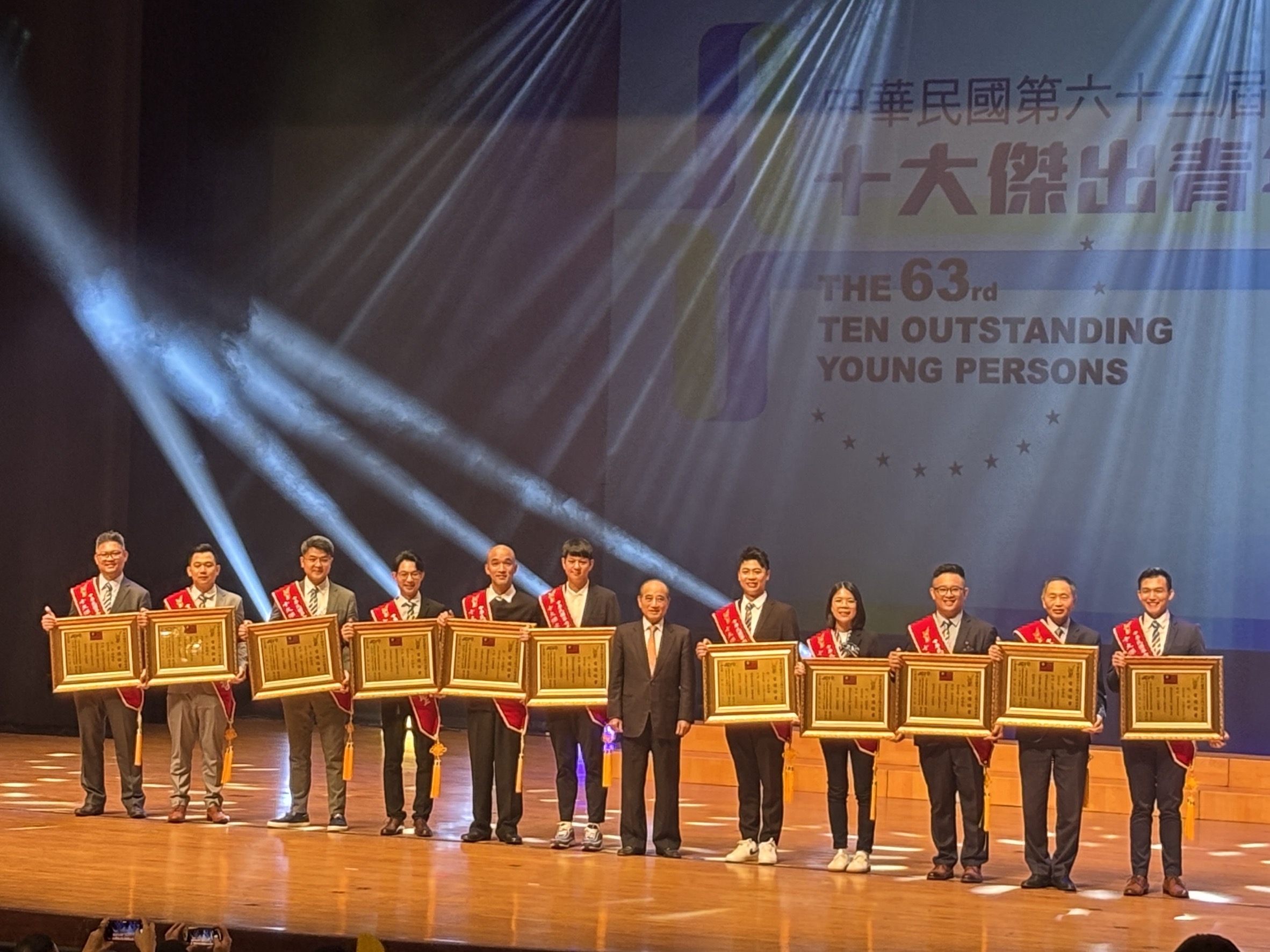 黃偉哲重視青年發展　臺南見證第63屆十大傑出青年榮耀登場