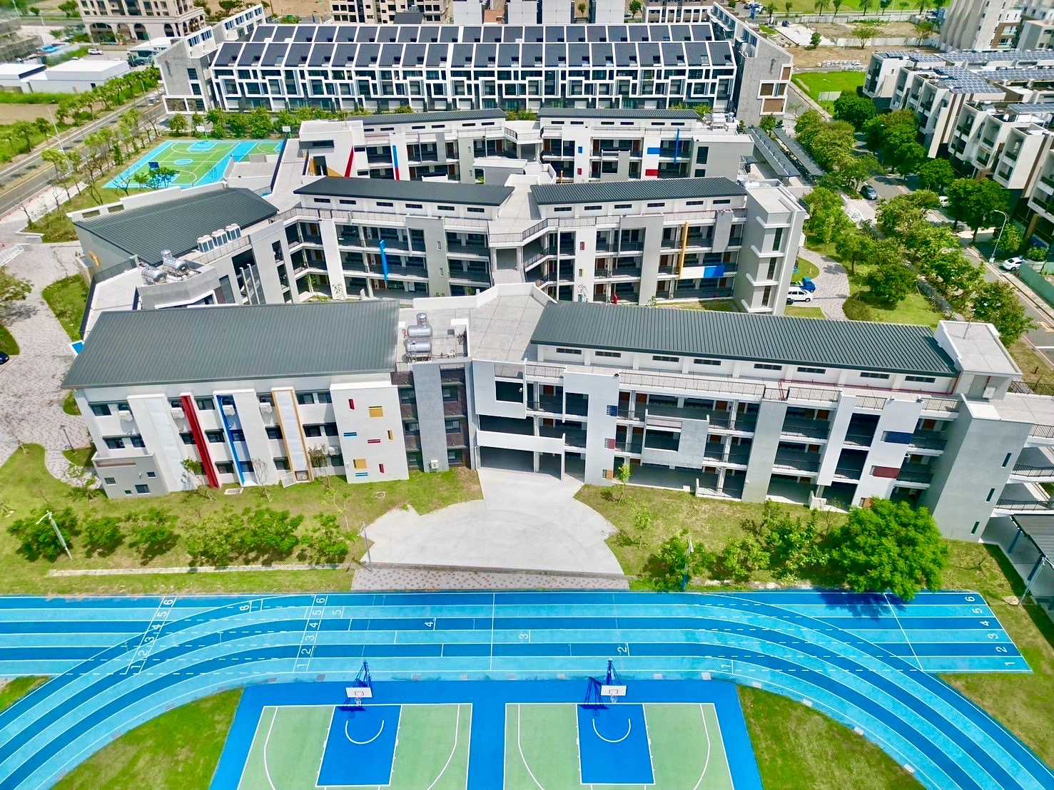 黃偉哲主持蓮潭國中小二期校舍落成 推動智慧與雙語教育 打造南科學區優質學習環境