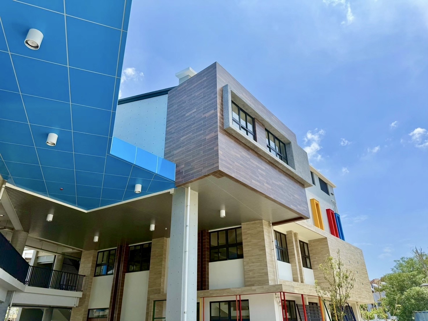 黃偉哲主持蓮潭國中小二期校舍落成 推動智慧與雙語教育 打造南科學區優質學習環境