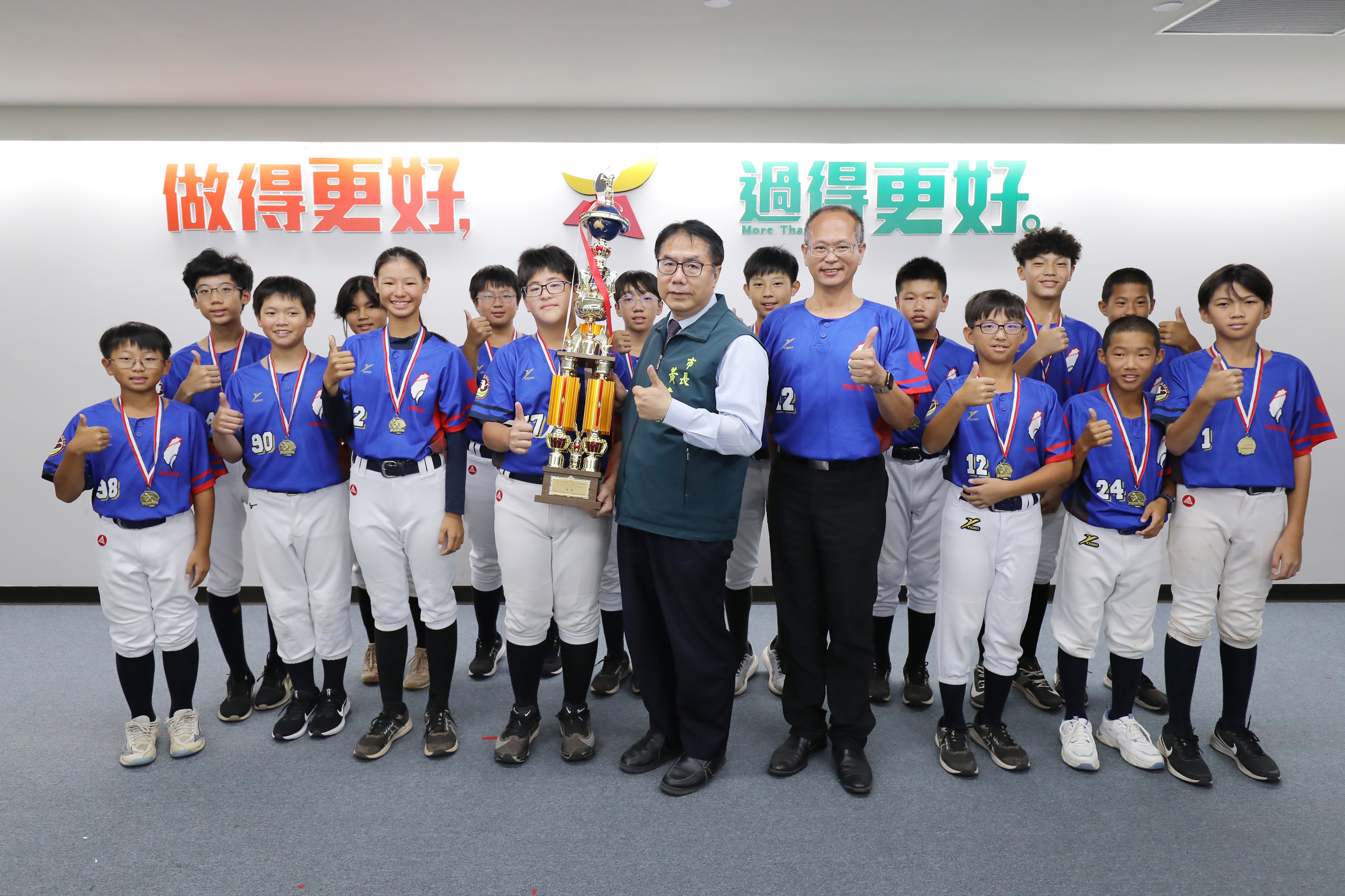 台南億載國小T-Ball國際賽勇奪雙冠！黃偉哲讚揚小將為國爭光